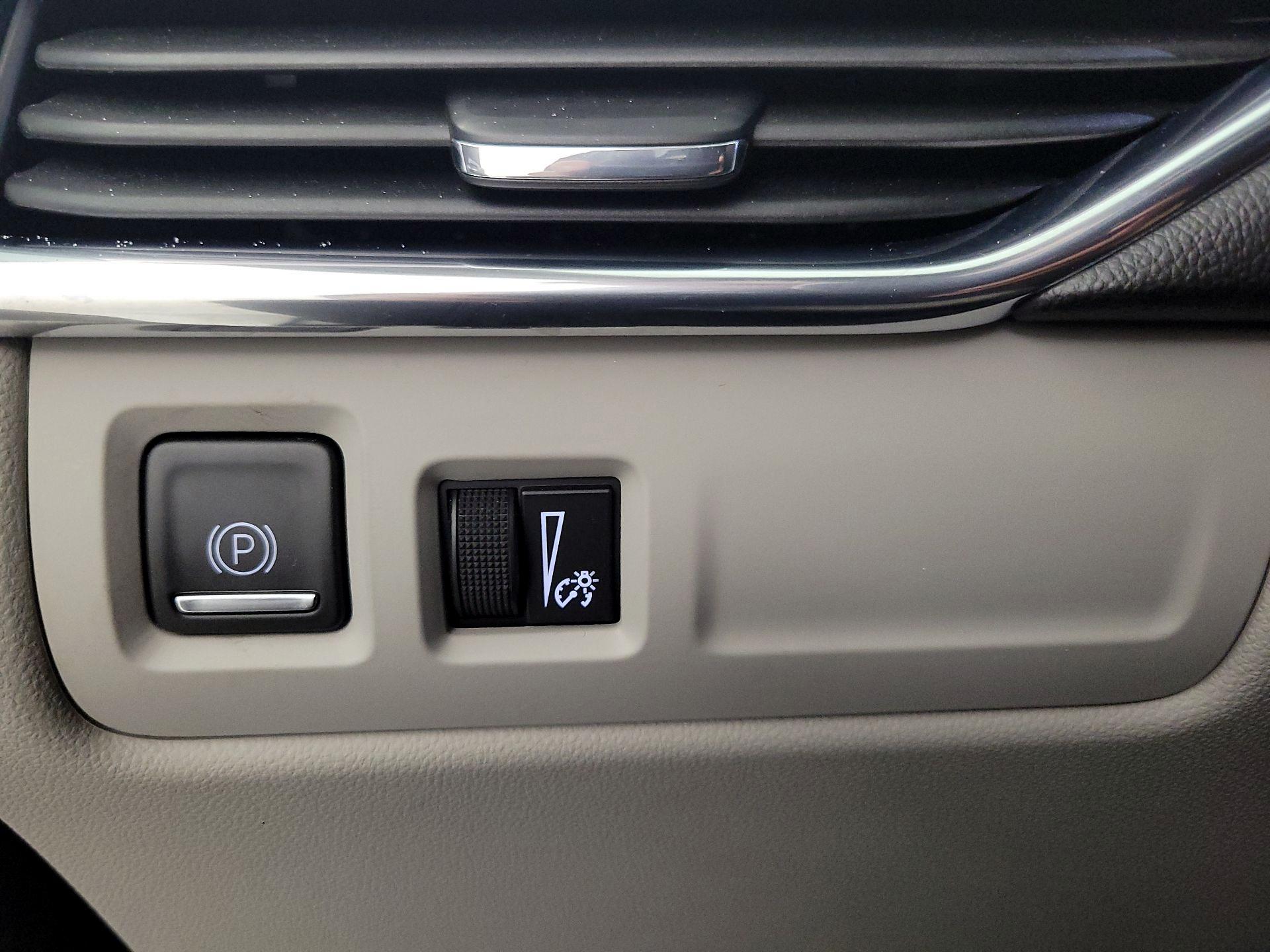 Thumbnail: 2021 Cadillac XT4 - 13