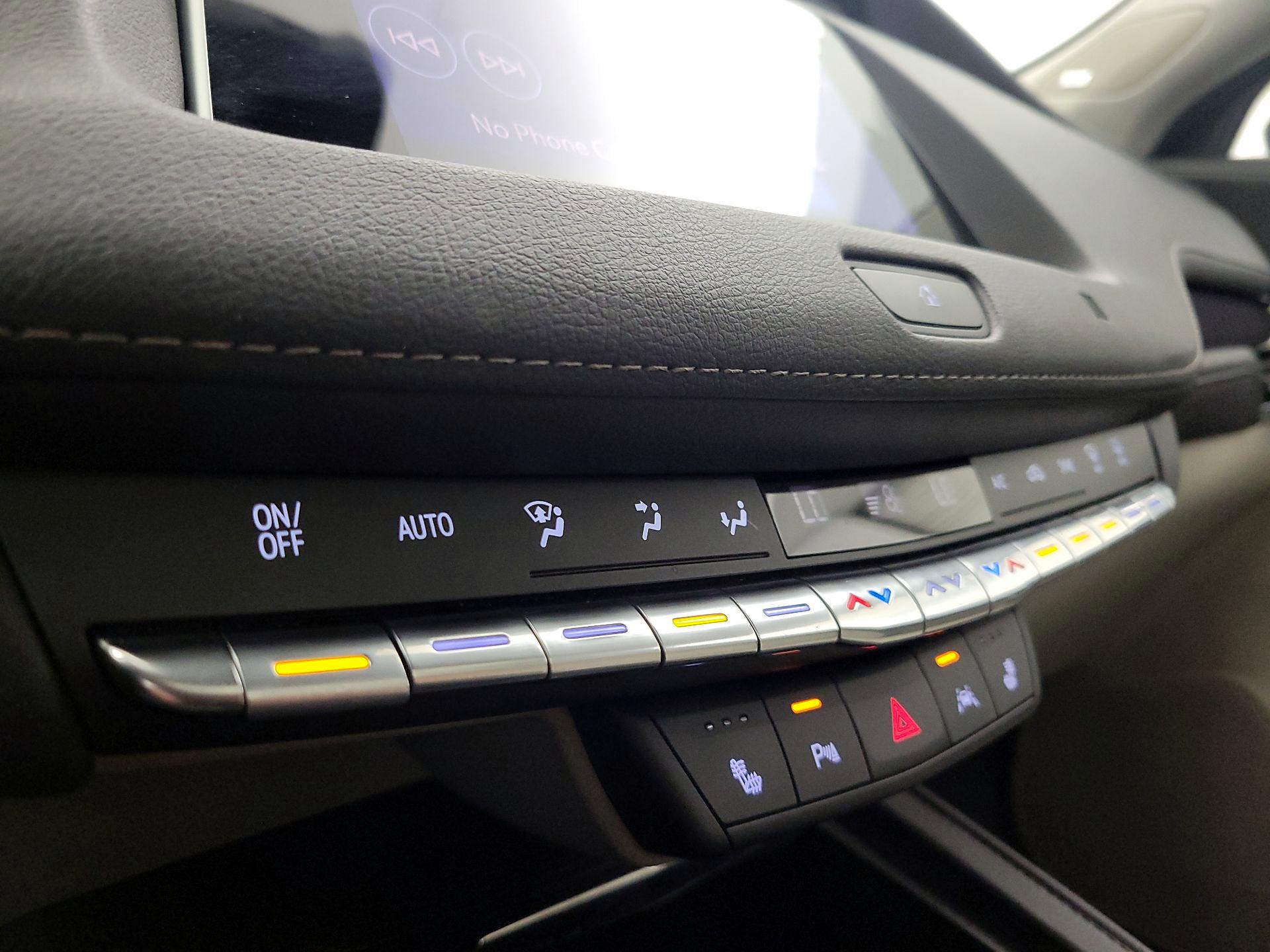 Thumbnail: 2021 Cadillac XT4 - 17