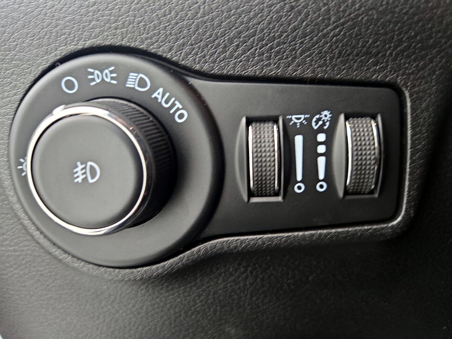 Thumbnail: 2022 Jeep Compass - 13