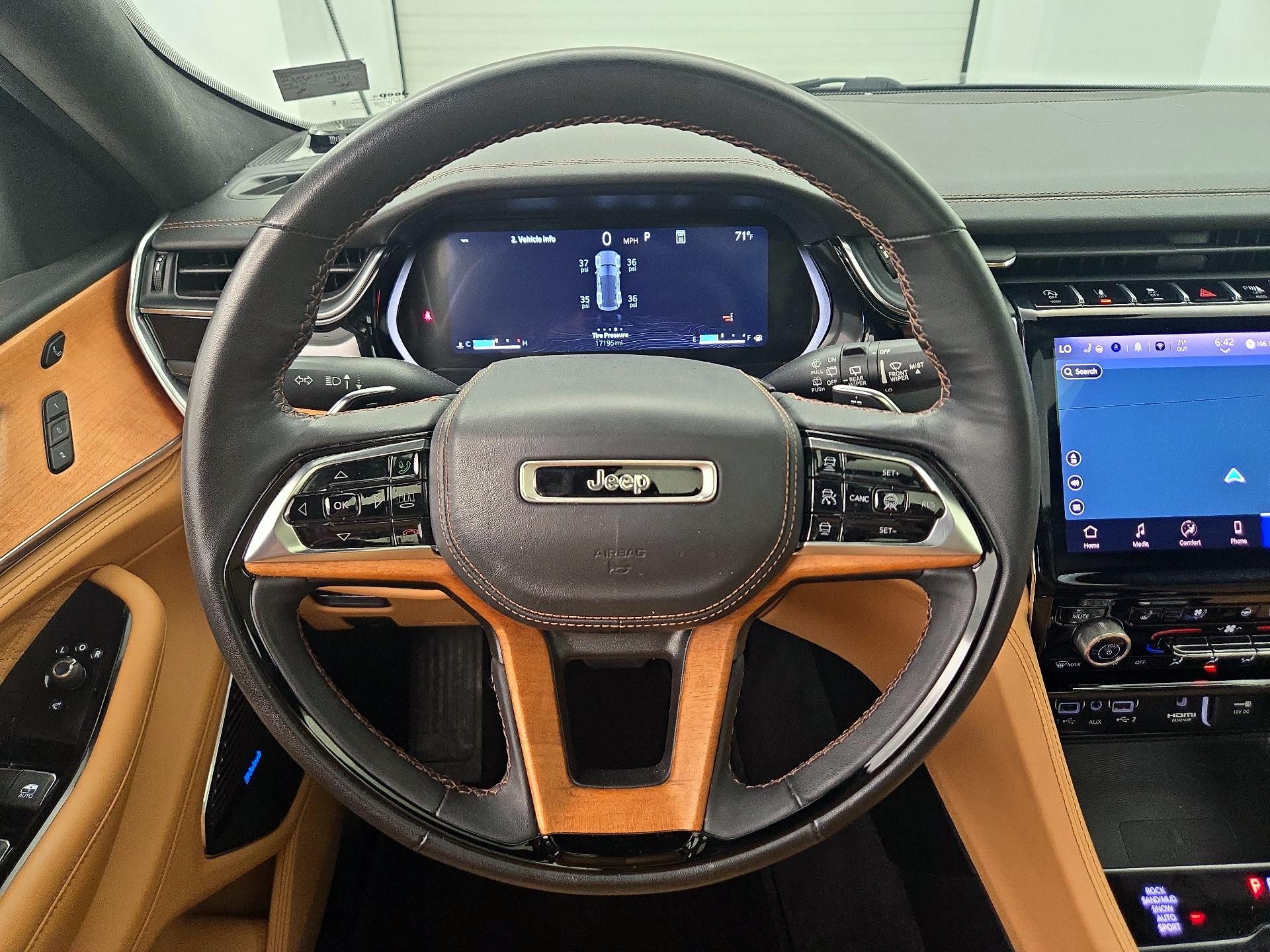Thumbnail: 2023 Jeep Grand Cherokee - 10