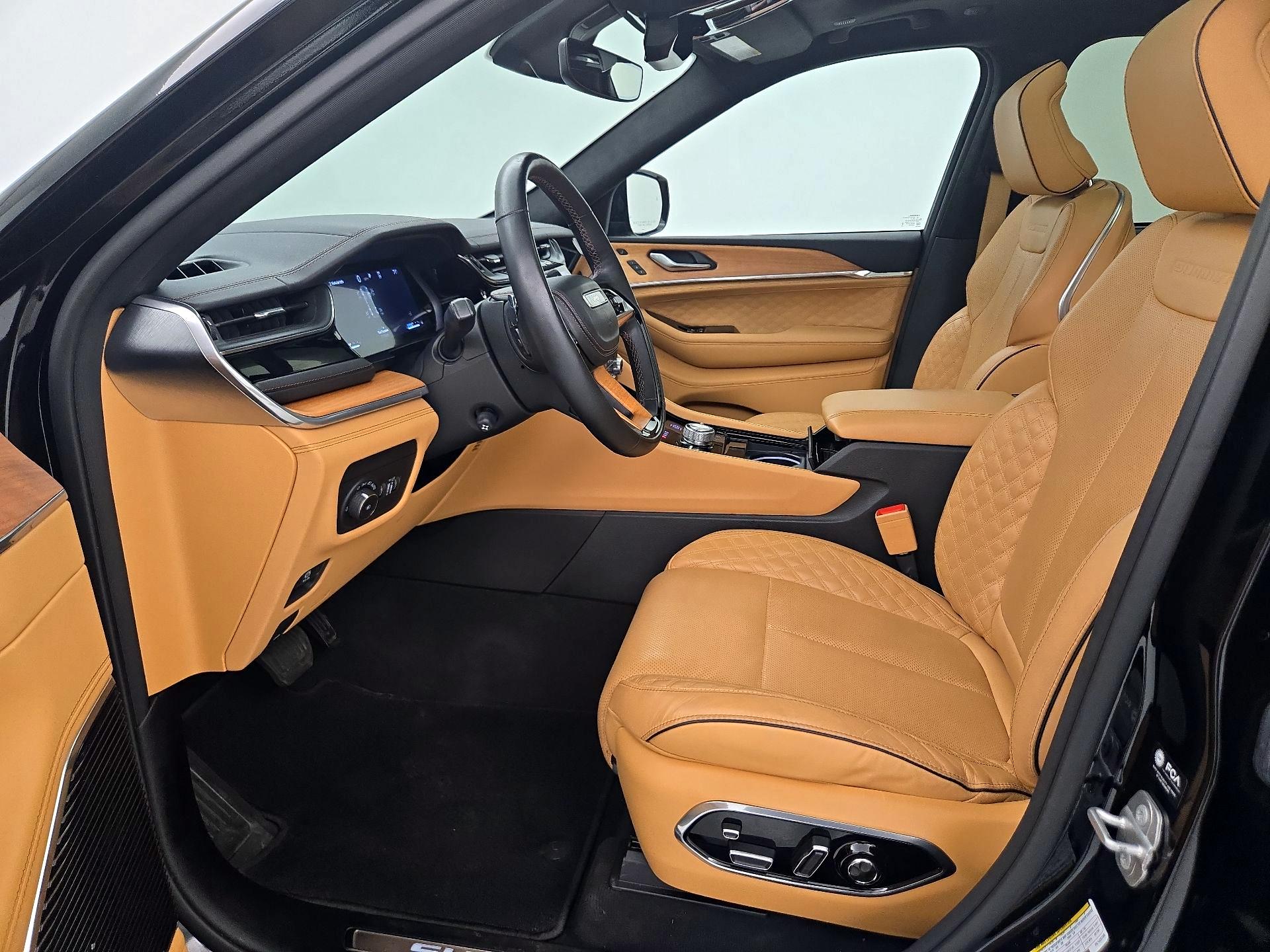 Thumbnail: 2023 Jeep Grand Cherokee - 11
