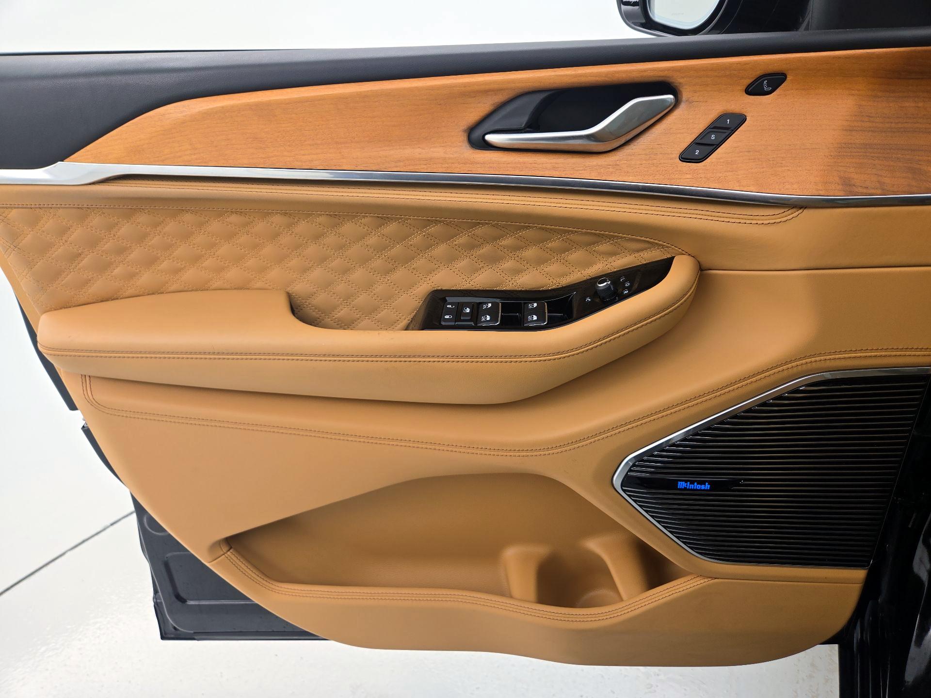 Thumbnail: 2023 Jeep Grand Cherokee - 12