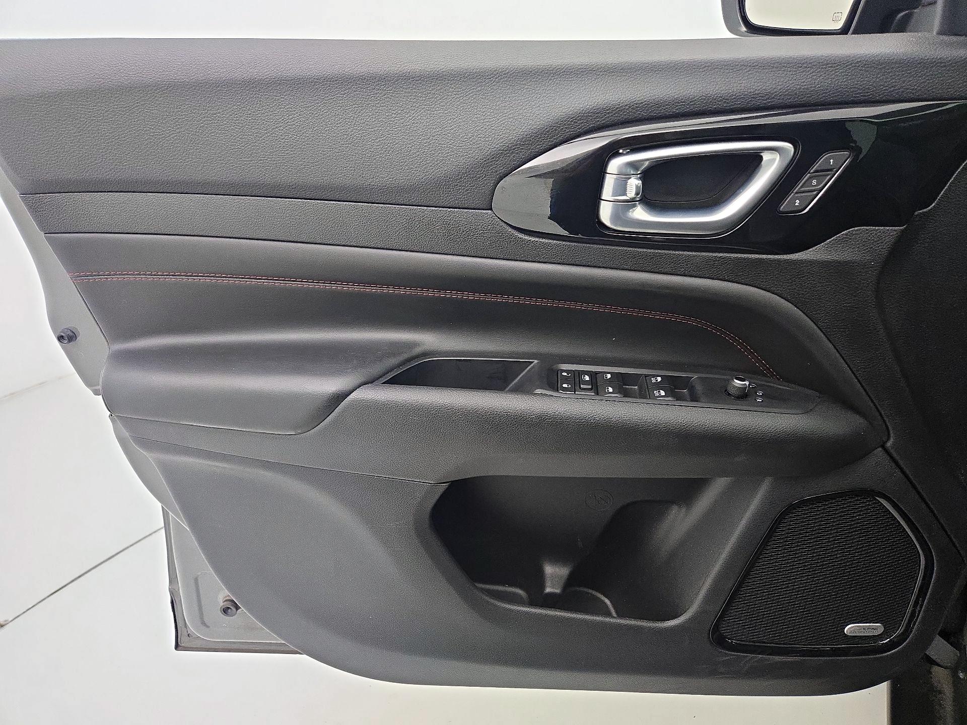 Thumbnail: 2022 Jeep Compass - 12