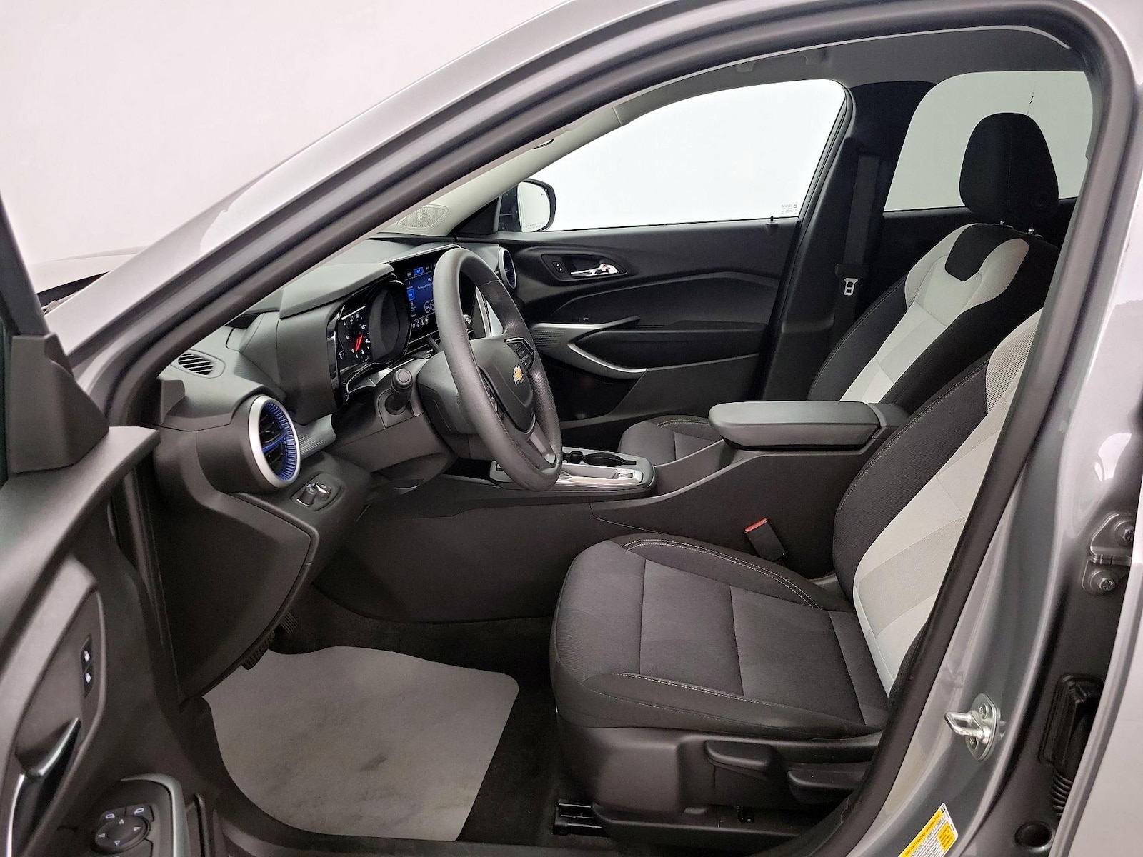2025 Chevrolet Trax LS - Photo 12