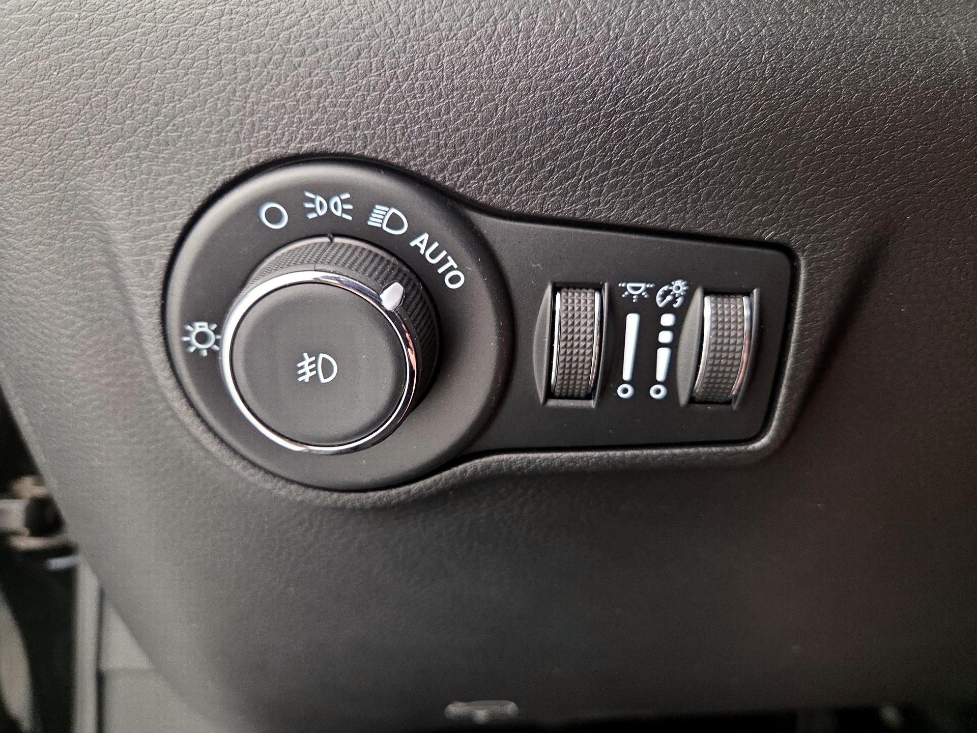 Thumbnail: 2022 Jeep Compass - 13