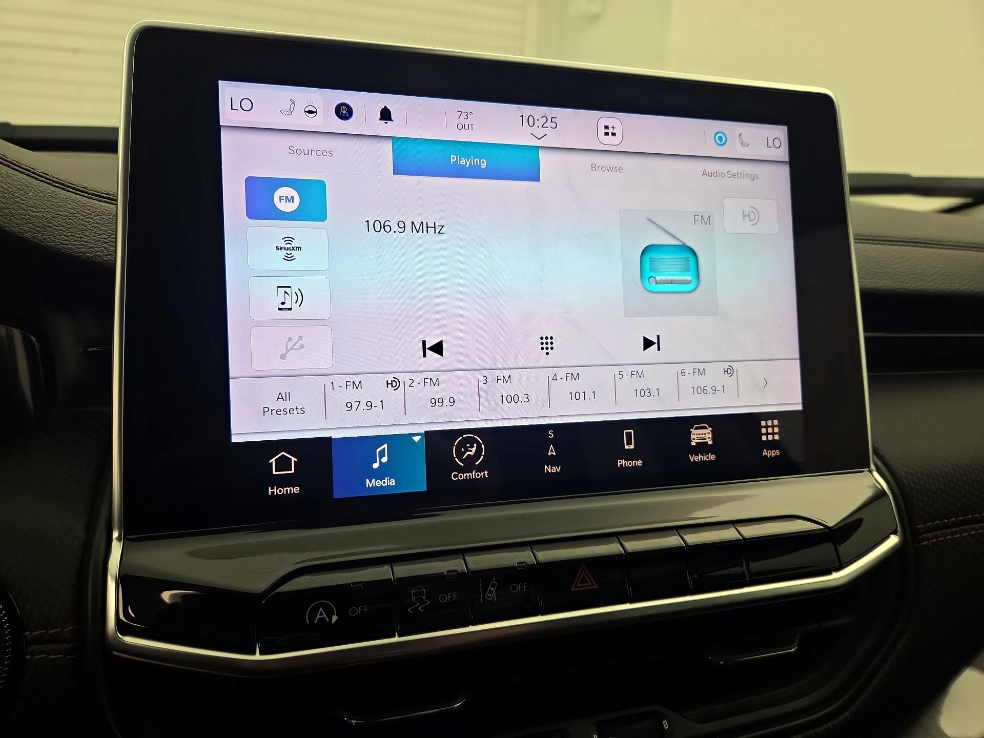 Thumbnail: 2022 Jeep Compass - 16