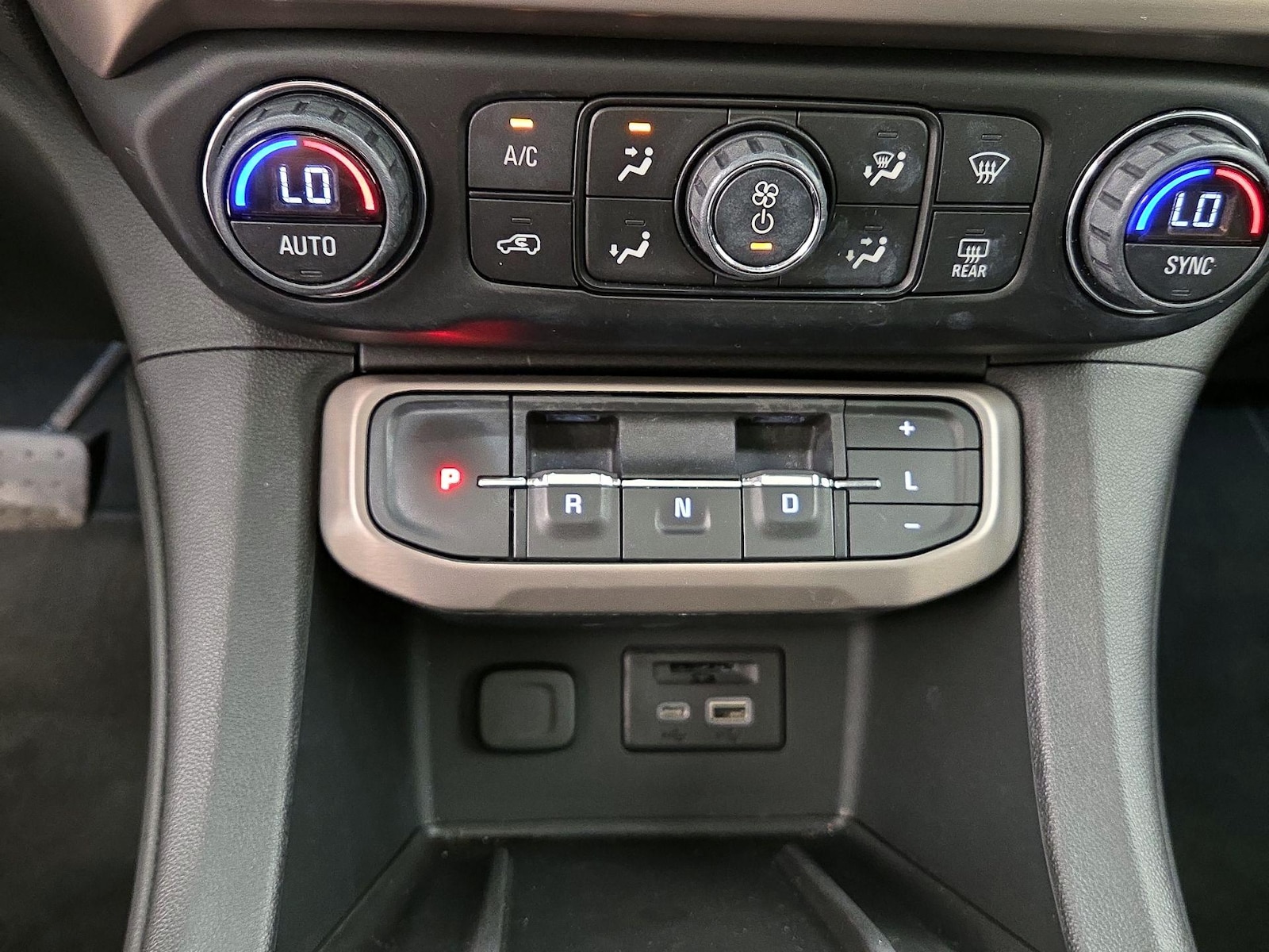 2021 GMC Acadia Denali - Photo 18