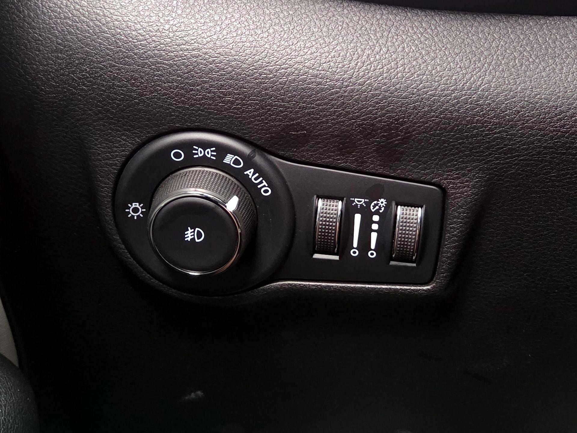 Thumbnail: 2022 Jeep Compass - 13