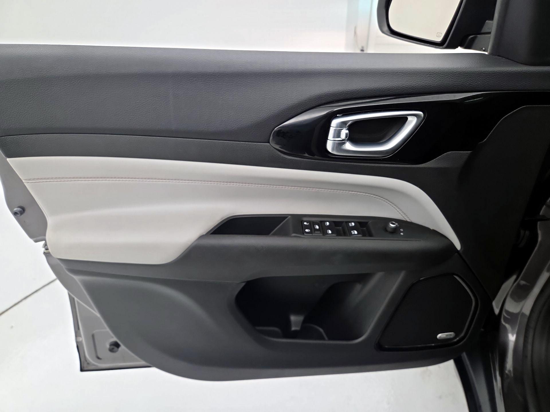Thumbnail: 2022 Jeep Compass - 12