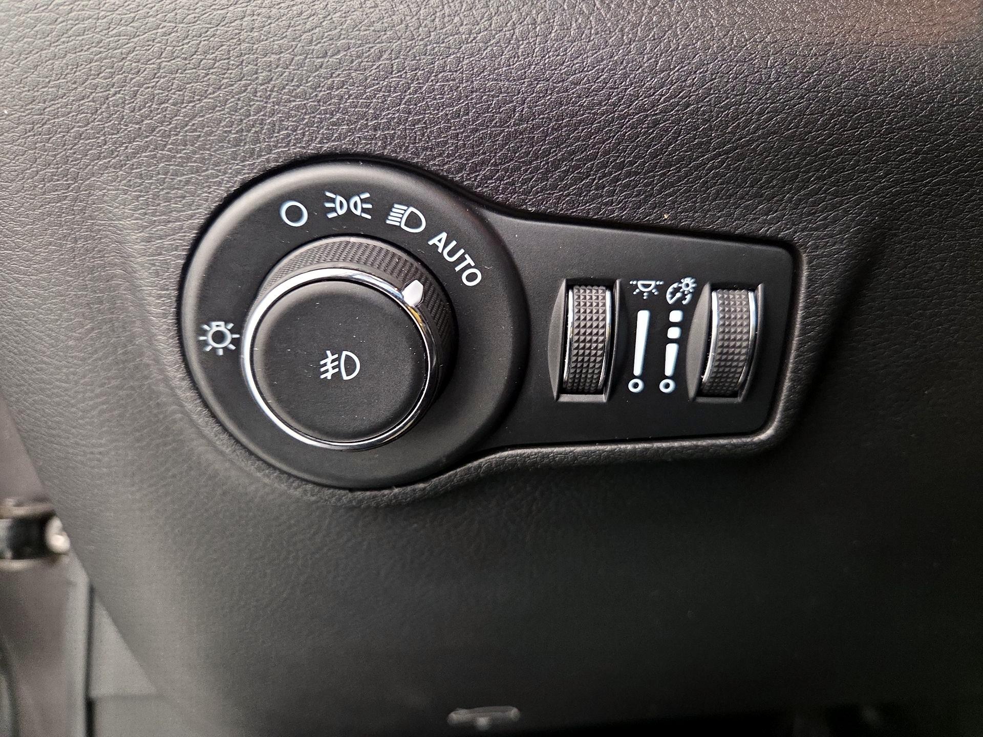 Thumbnail: 2022 Jeep Compass - 13