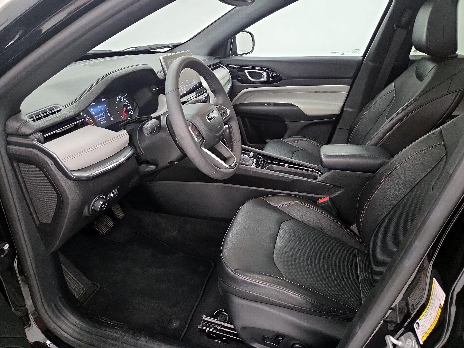 Thumbnail: 2023 Jeep Compass - 11