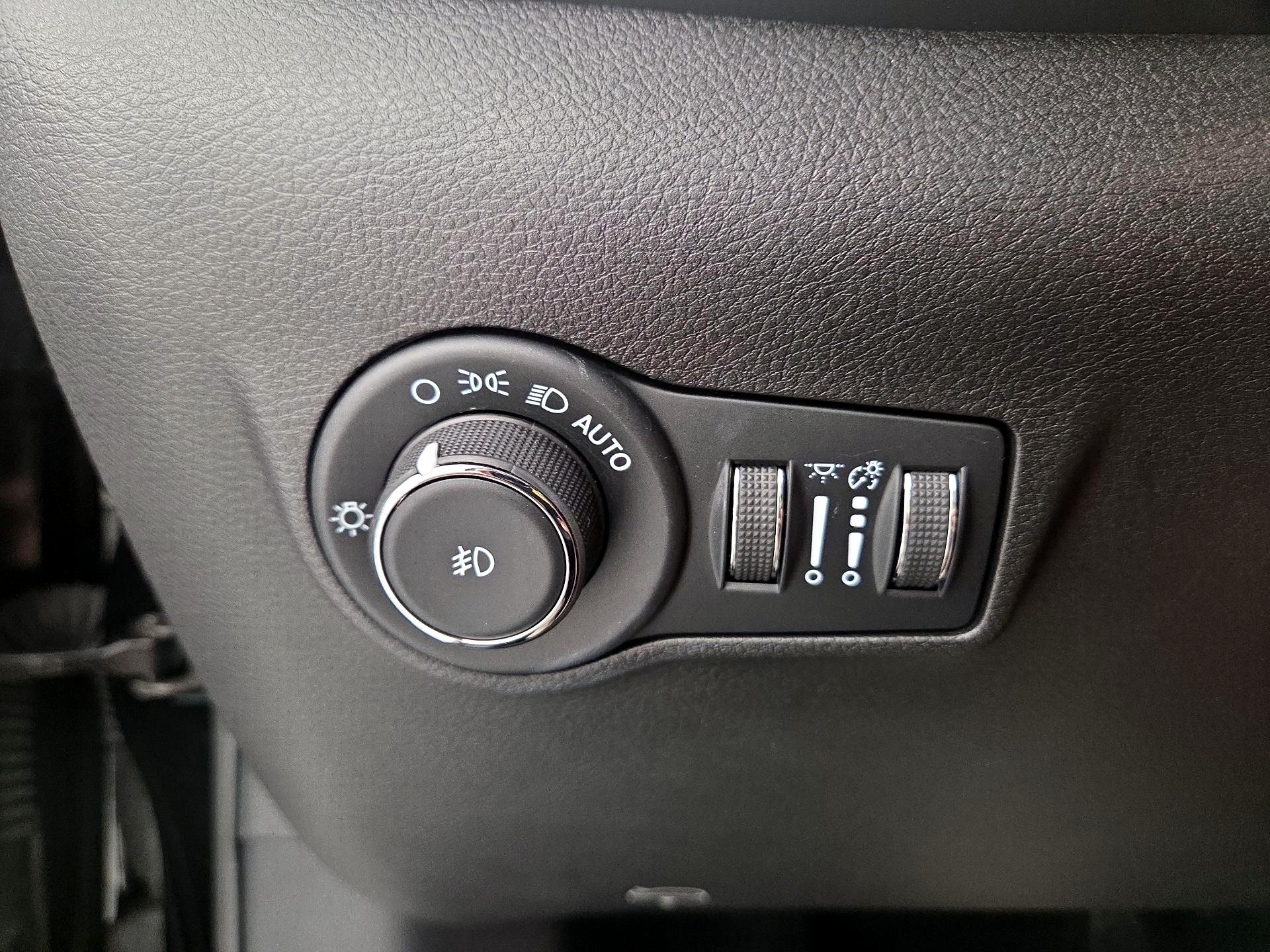 Thumbnail: 2023 Jeep Compass - 13