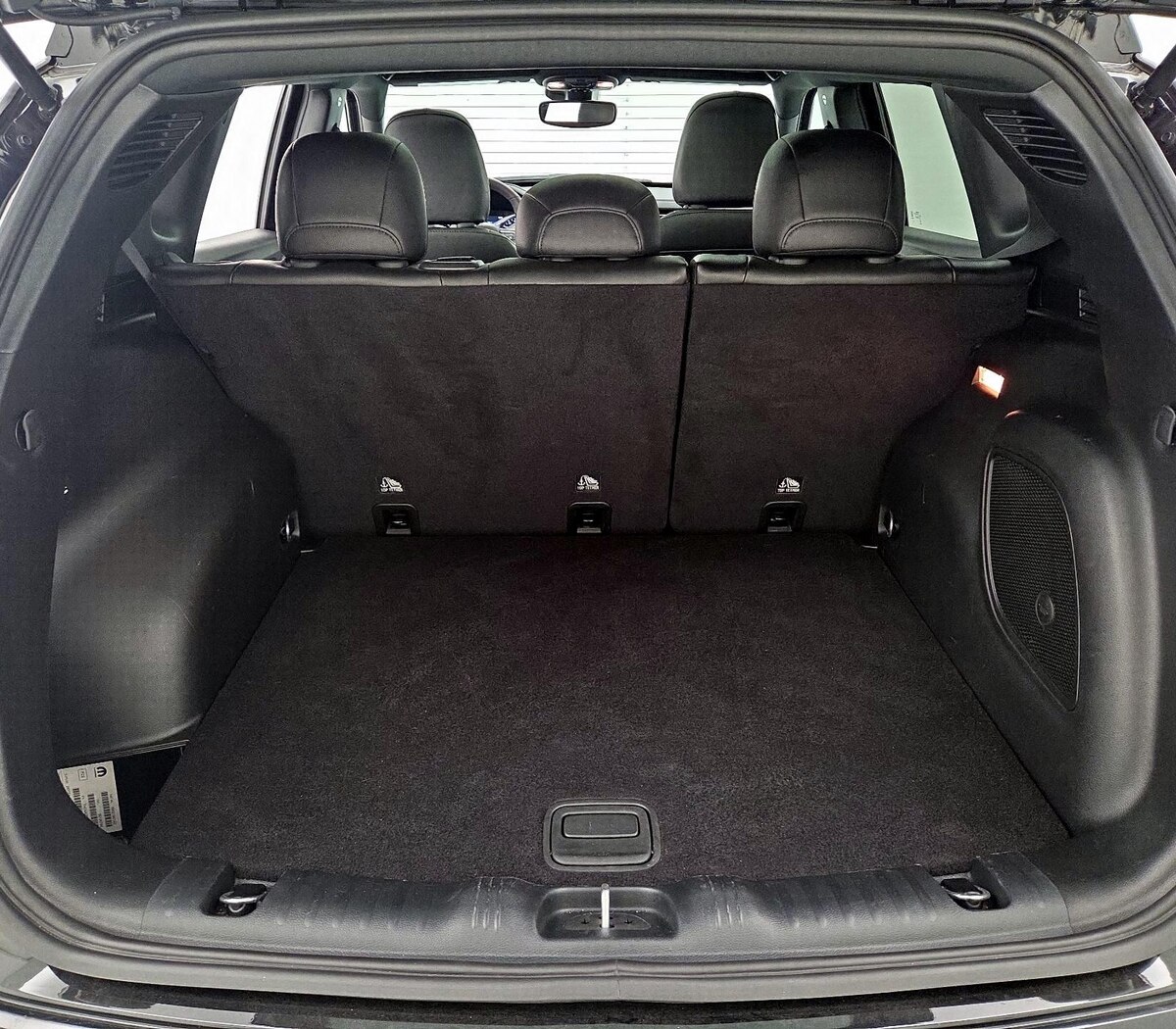 Trunk/Cargo (Seats Up)