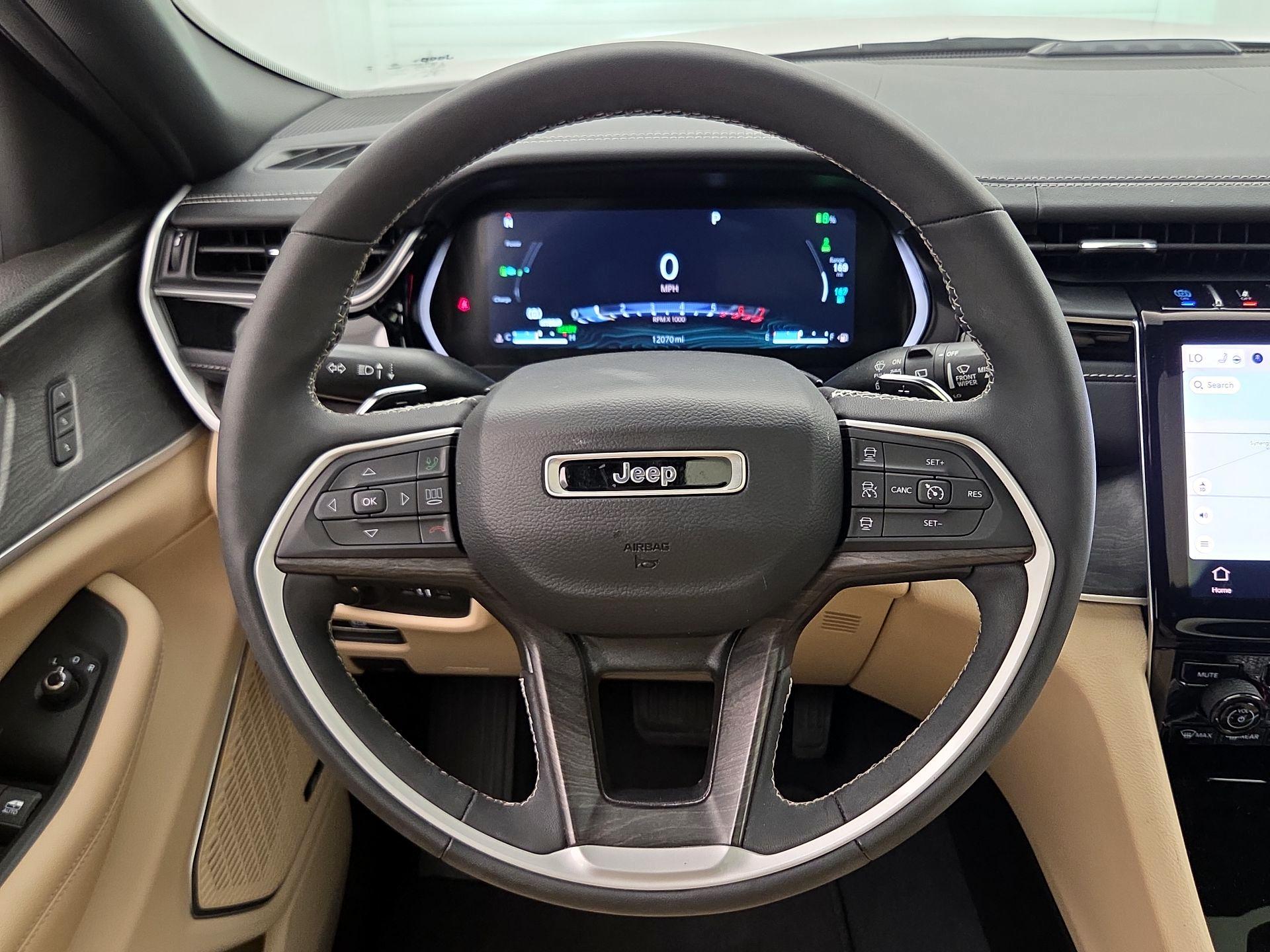 Thumbnail: 2023 Jeep Grand Cherokee - 10