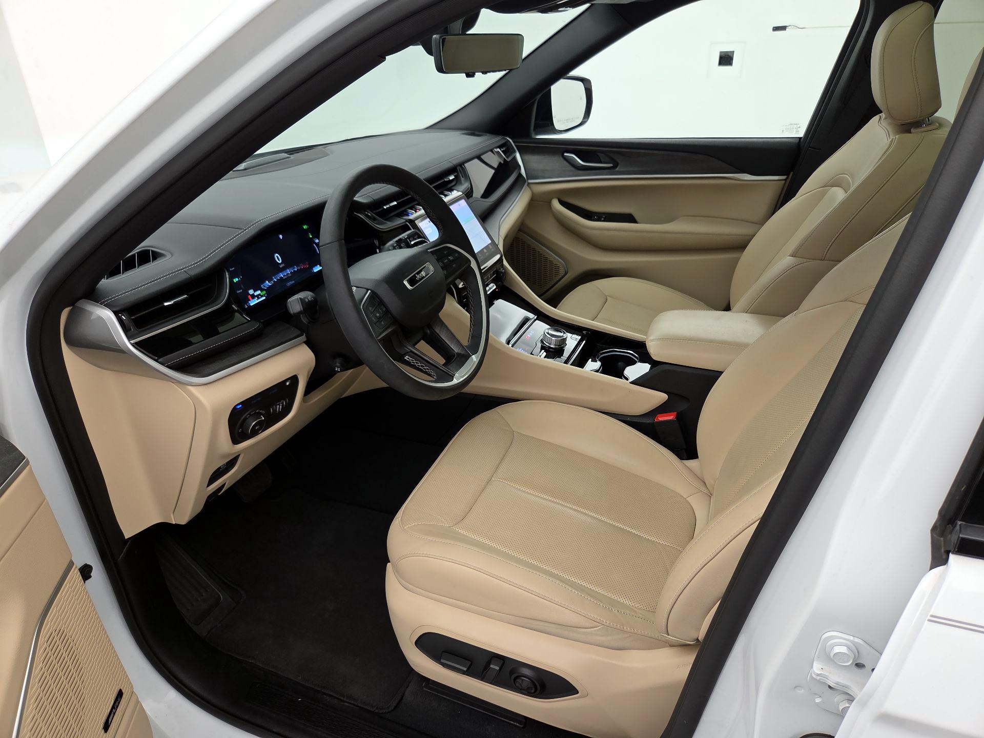 Thumbnail: 2023 Jeep Grand Cherokee - 11