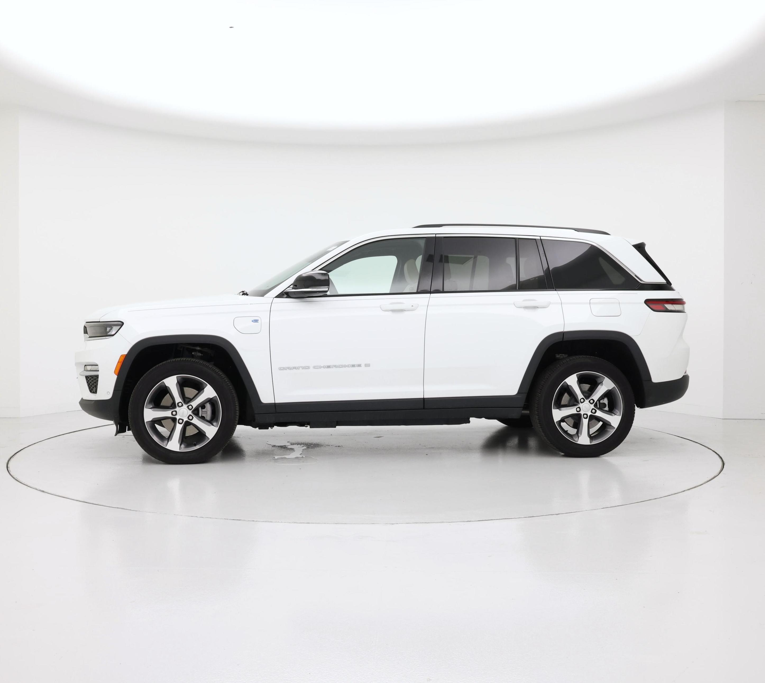 Thumbnail: 2023 Jeep Grand Cherokee - 3