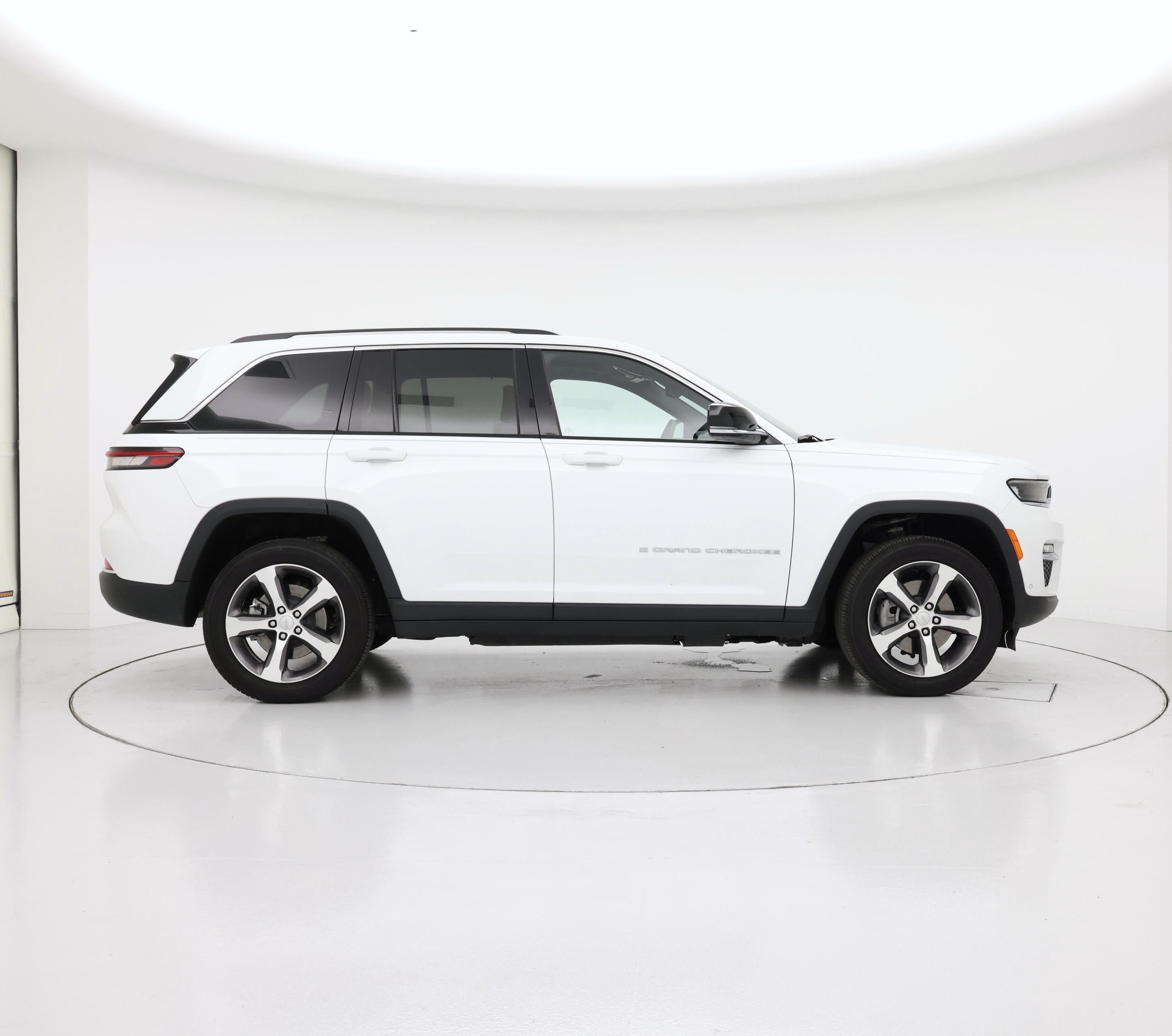 Thumbnail: 2023 Jeep Grand Cherokee - 7