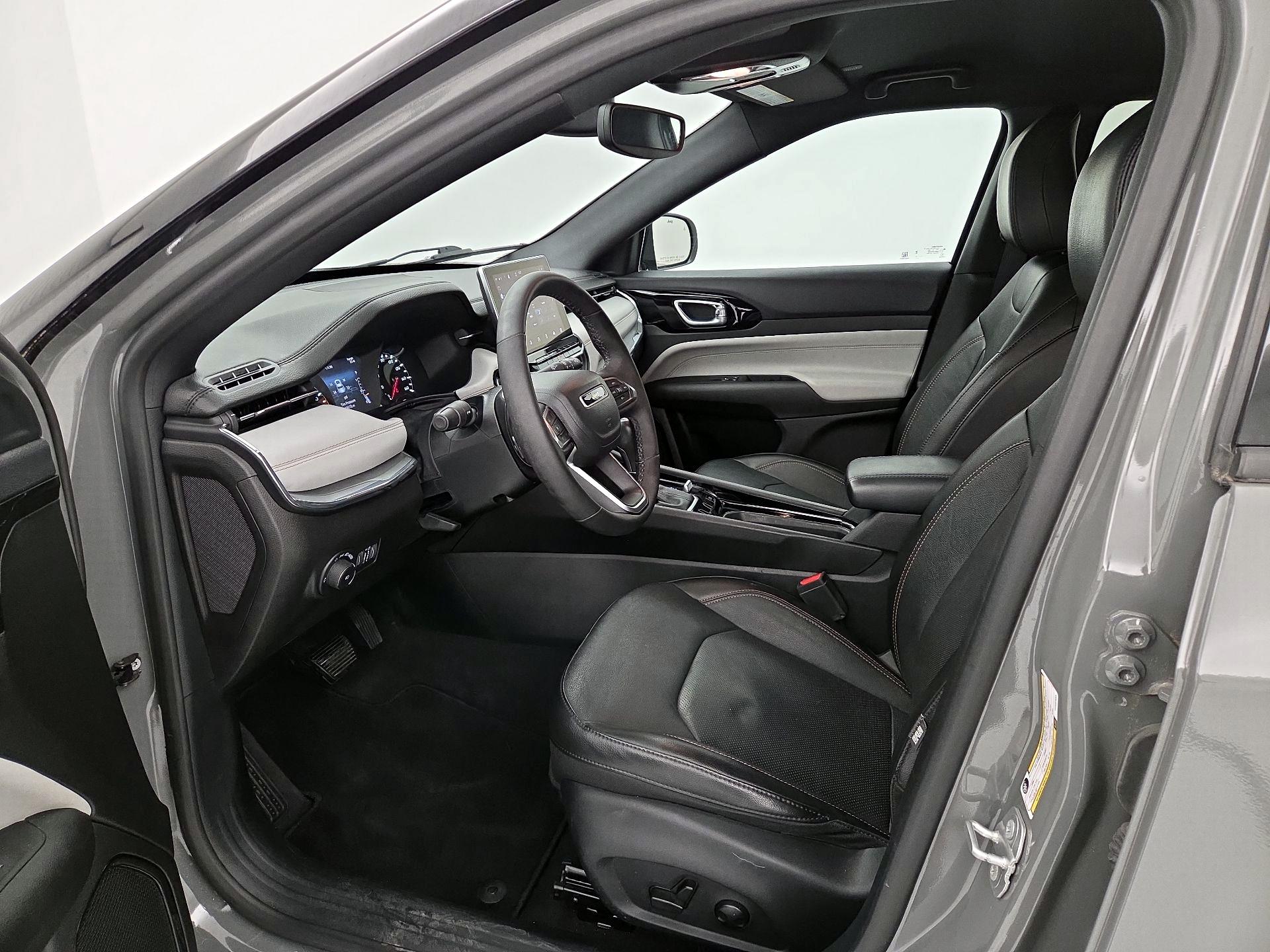 Thumbnail: 2023 Jeep Compass - 11