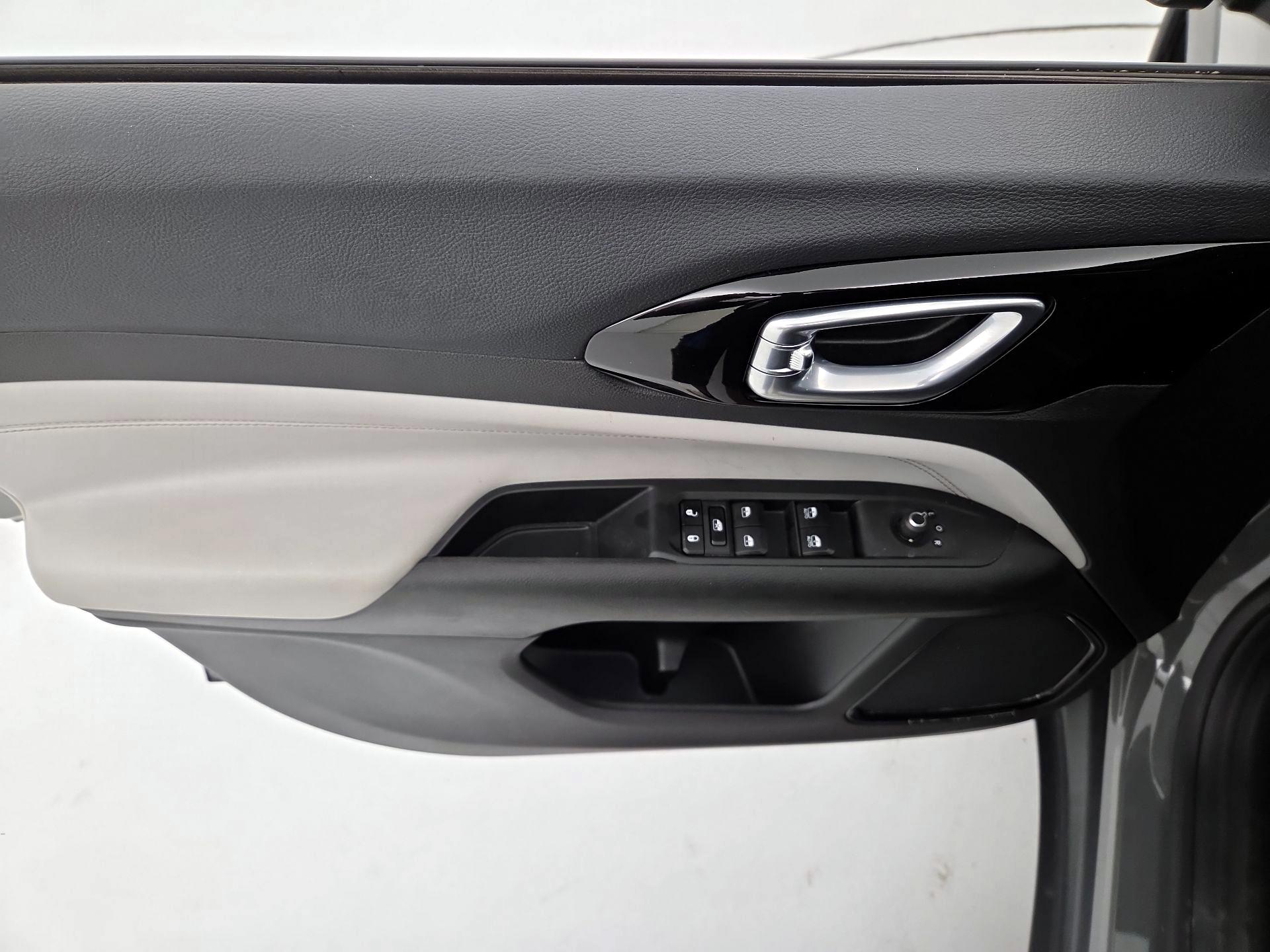Thumbnail: 2023 Jeep Compass - 12