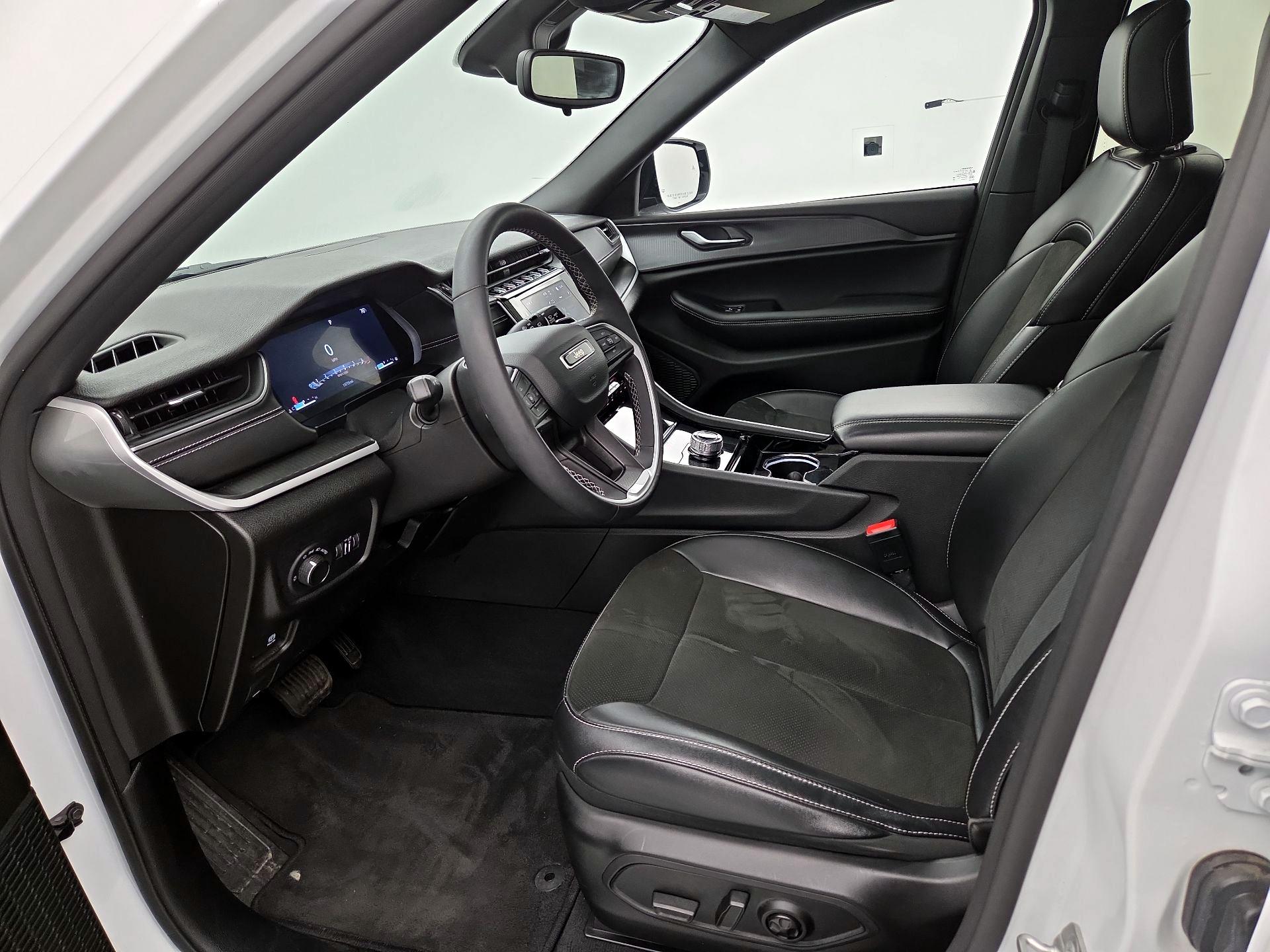 Thumbnail: 2023 Jeep Grand Cherokee - 11