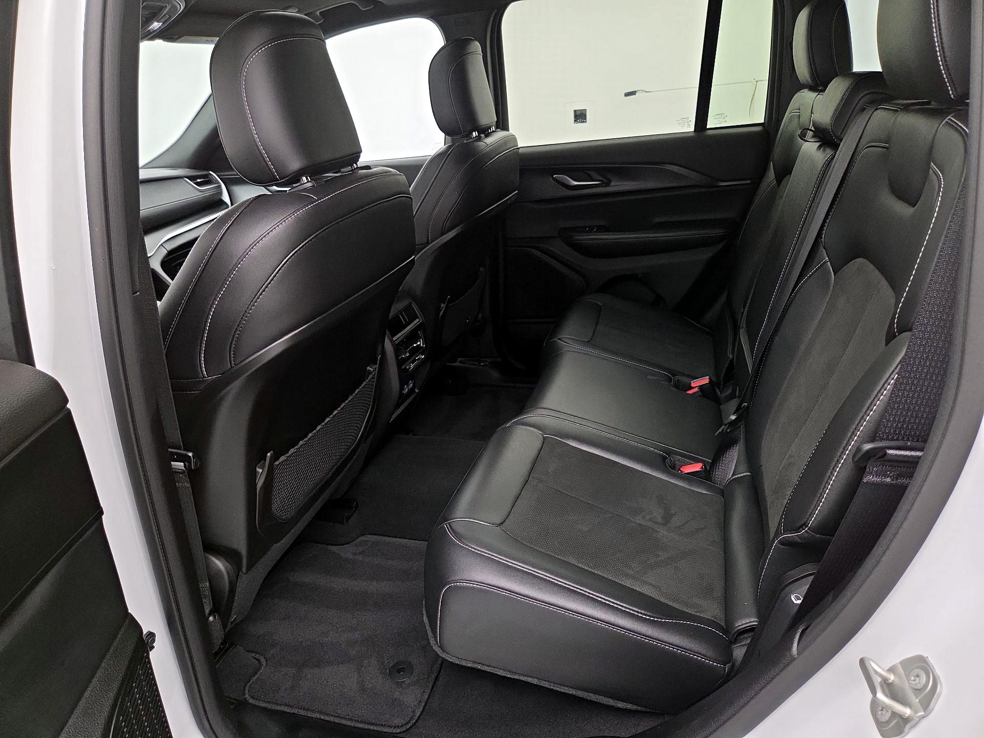 Thumbnail: 2023 Jeep Grand Cherokee - 20
