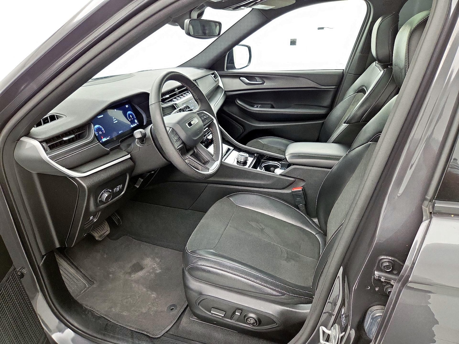 2023 Jeep Grand Cherokee Altitude - Photo 12