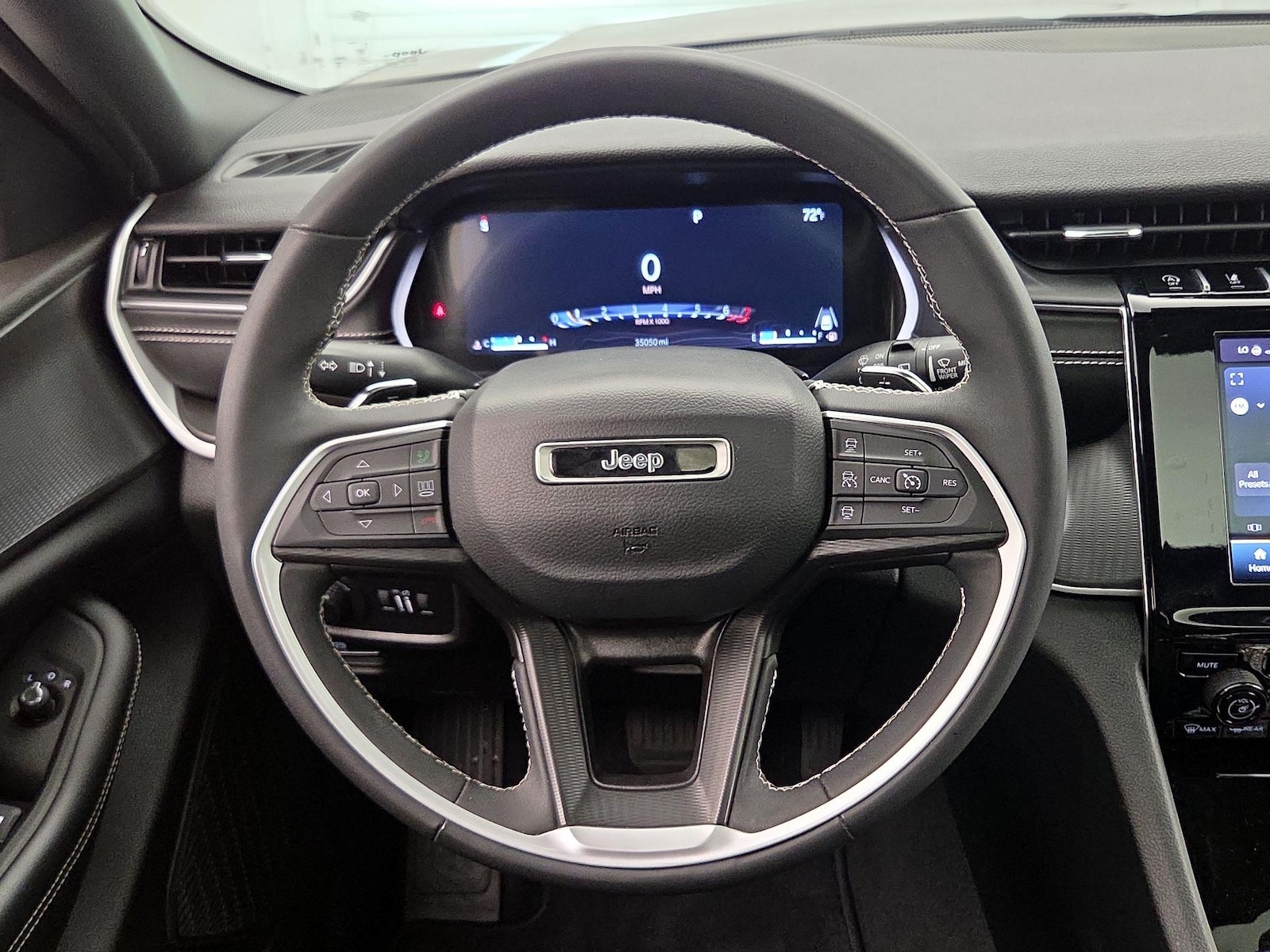 2023 Jeep Grand Cherokee Altitude - Photo 11