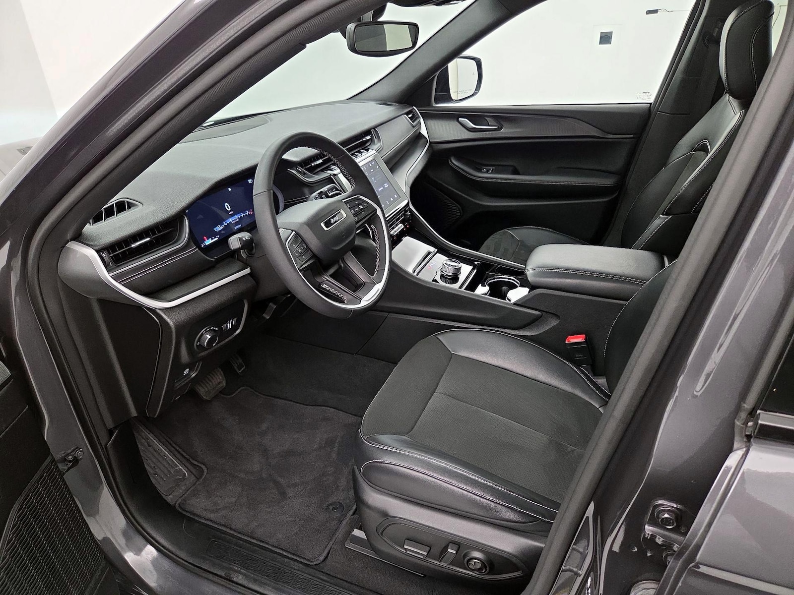 2023 Jeep Grand Cherokee Altitude - Photo 12