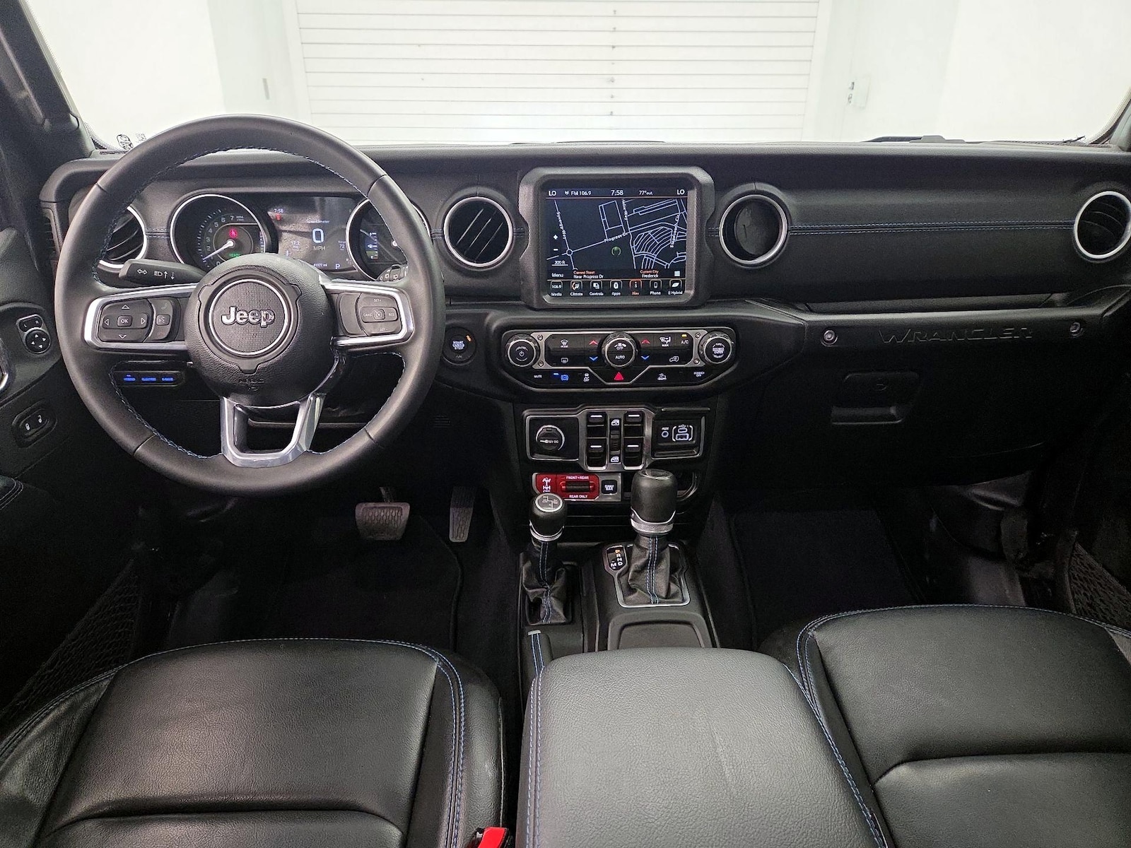 Apple CarPlay® & Android Auto™