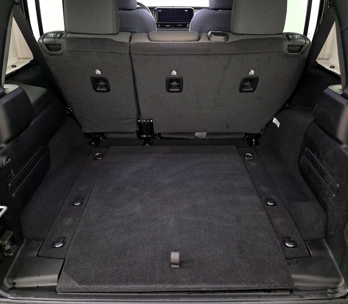 Trunk/Cargo (Seats Up)