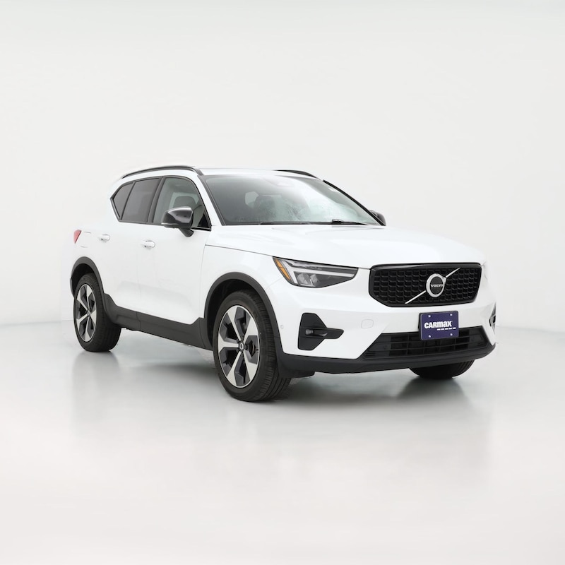2023 Volvo XC40 B5 Plus Dark Theme