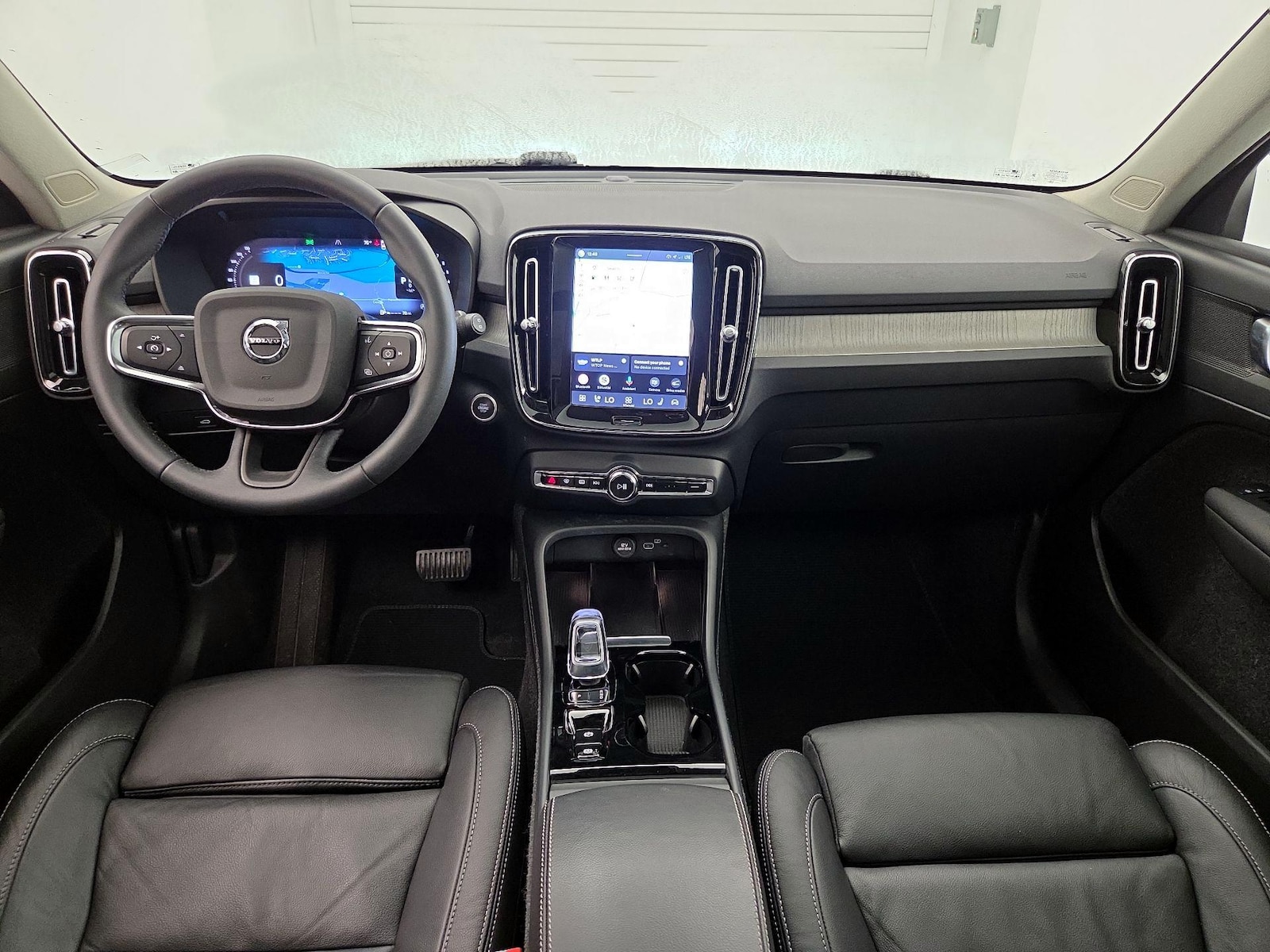 2023 Volvo XC40 Plus - Photo 10