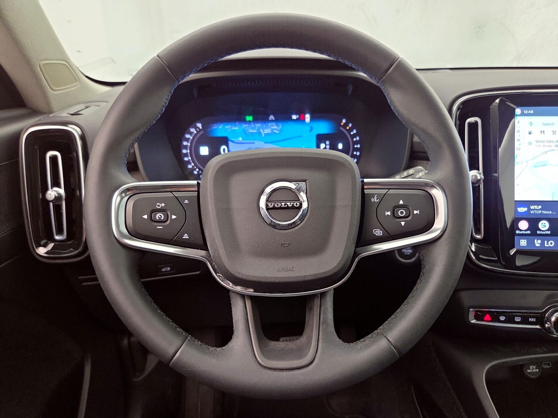 Thumbnail: 2023 Volvo XC40 - 10