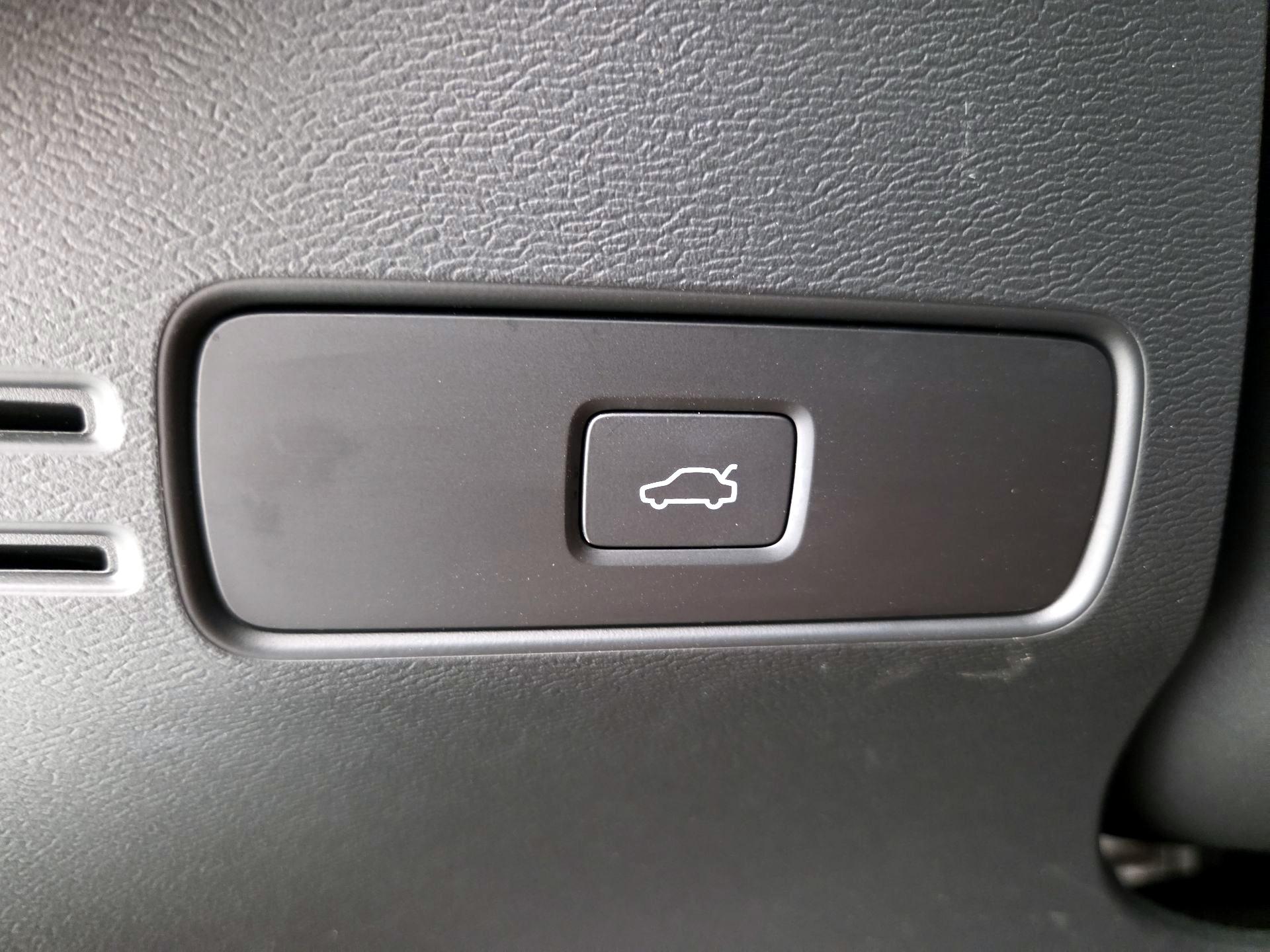 Thumbnail: 2023 Volvo XC40 - 13