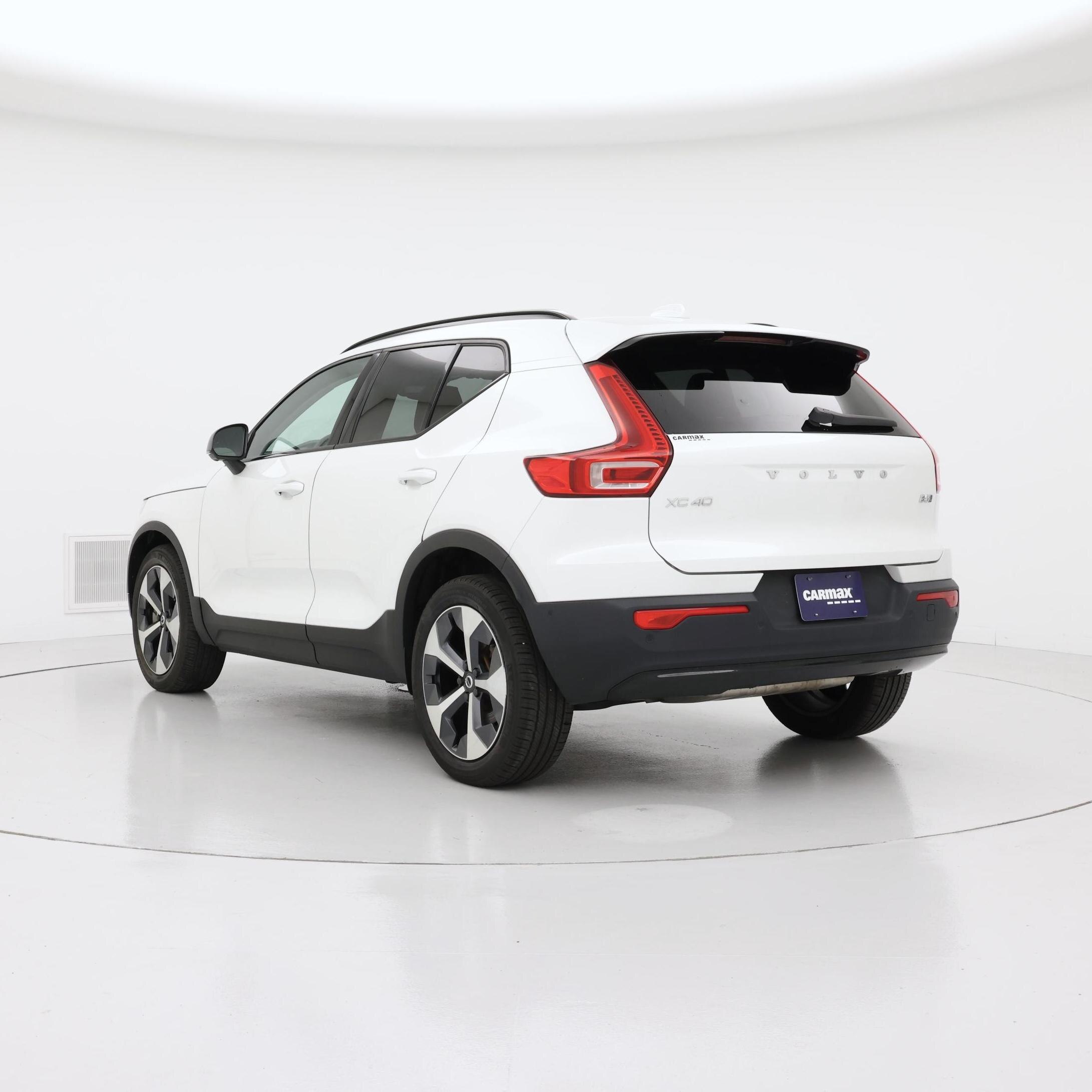 Thumbnail: 2023 Volvo XC40 - 2