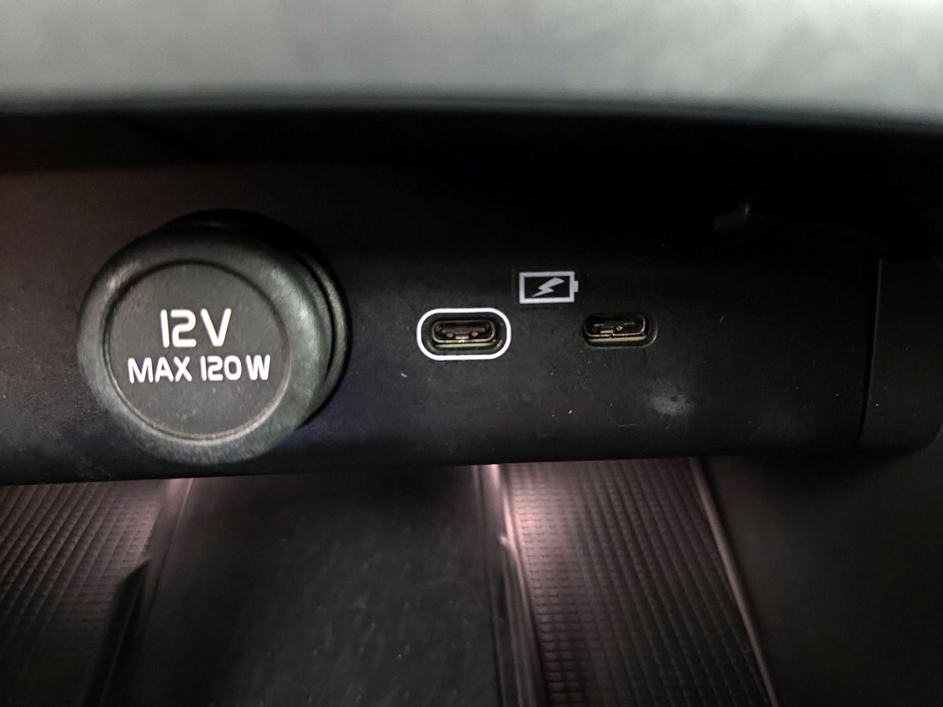 Thumbnail: 2023 Volvo XC40 - 19