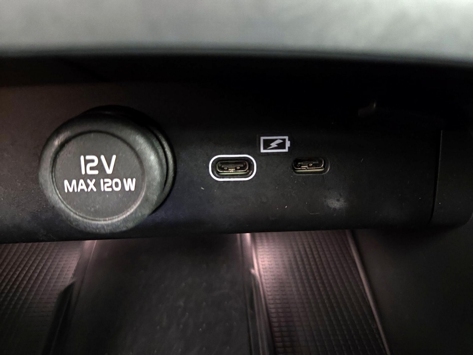 2023 Volvo XC40 Plus - Photo 20