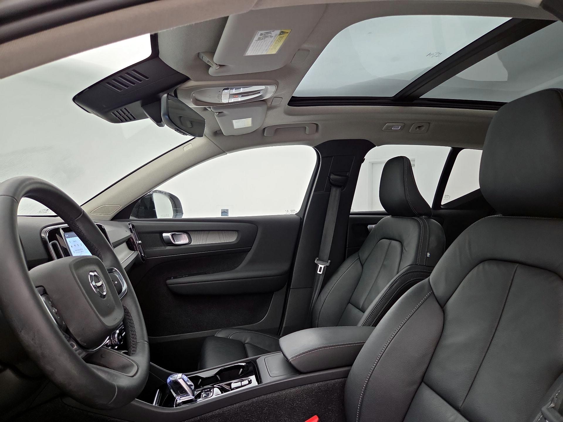 Thumbnail: 2023 Volvo XC40 - 20