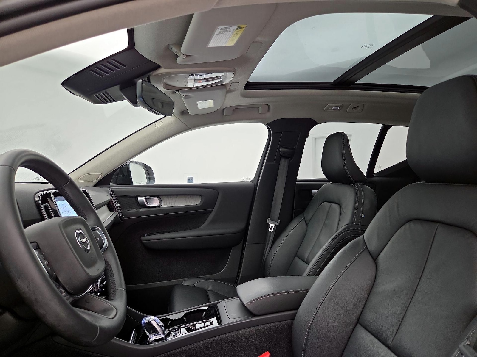2023 Volvo XC40 Plus - Photo 21