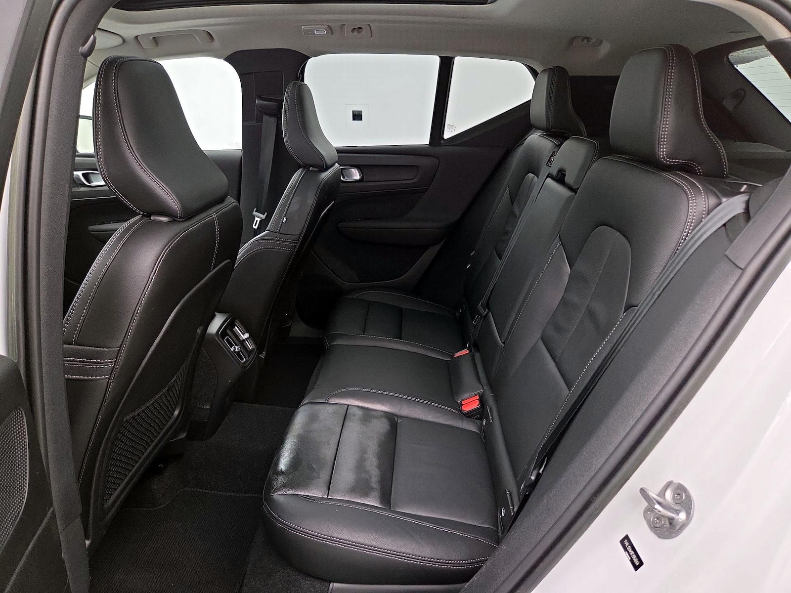 2023 Volvo XC40 Plus - Photo 22