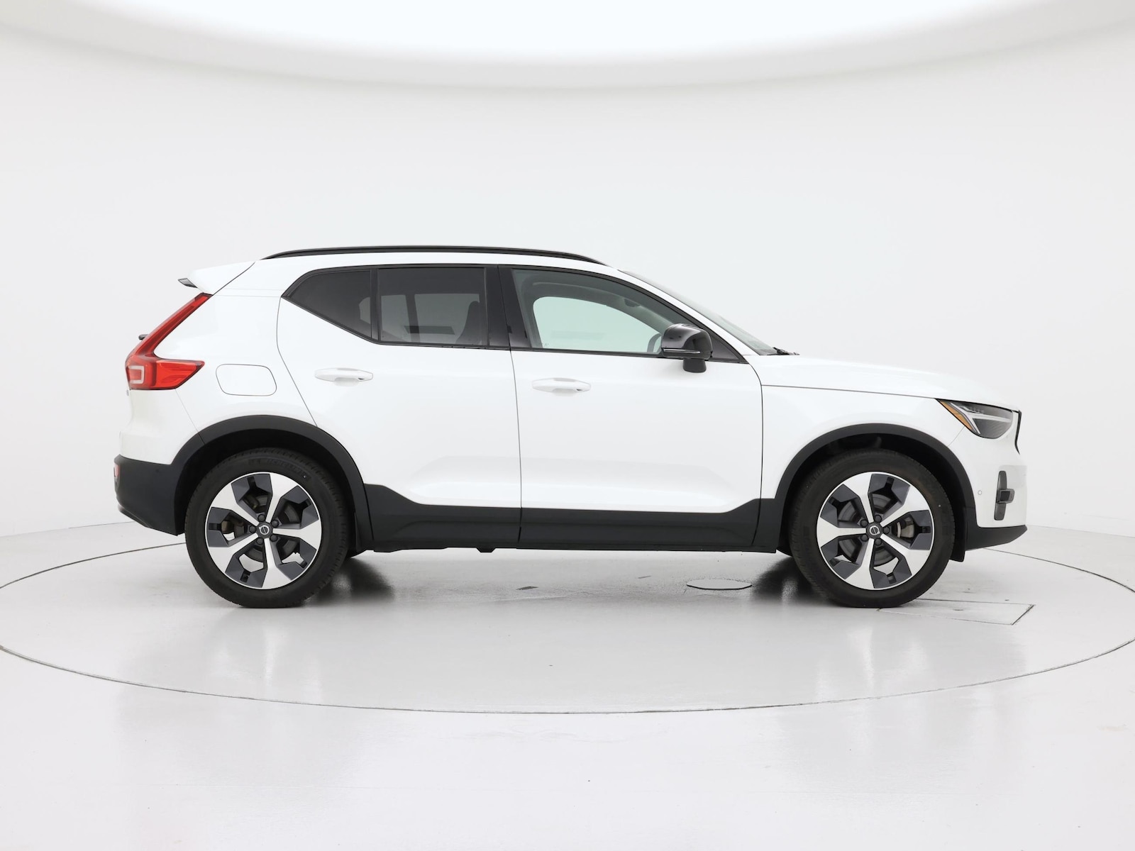 2023 Volvo XC40 Plus - Photo 8