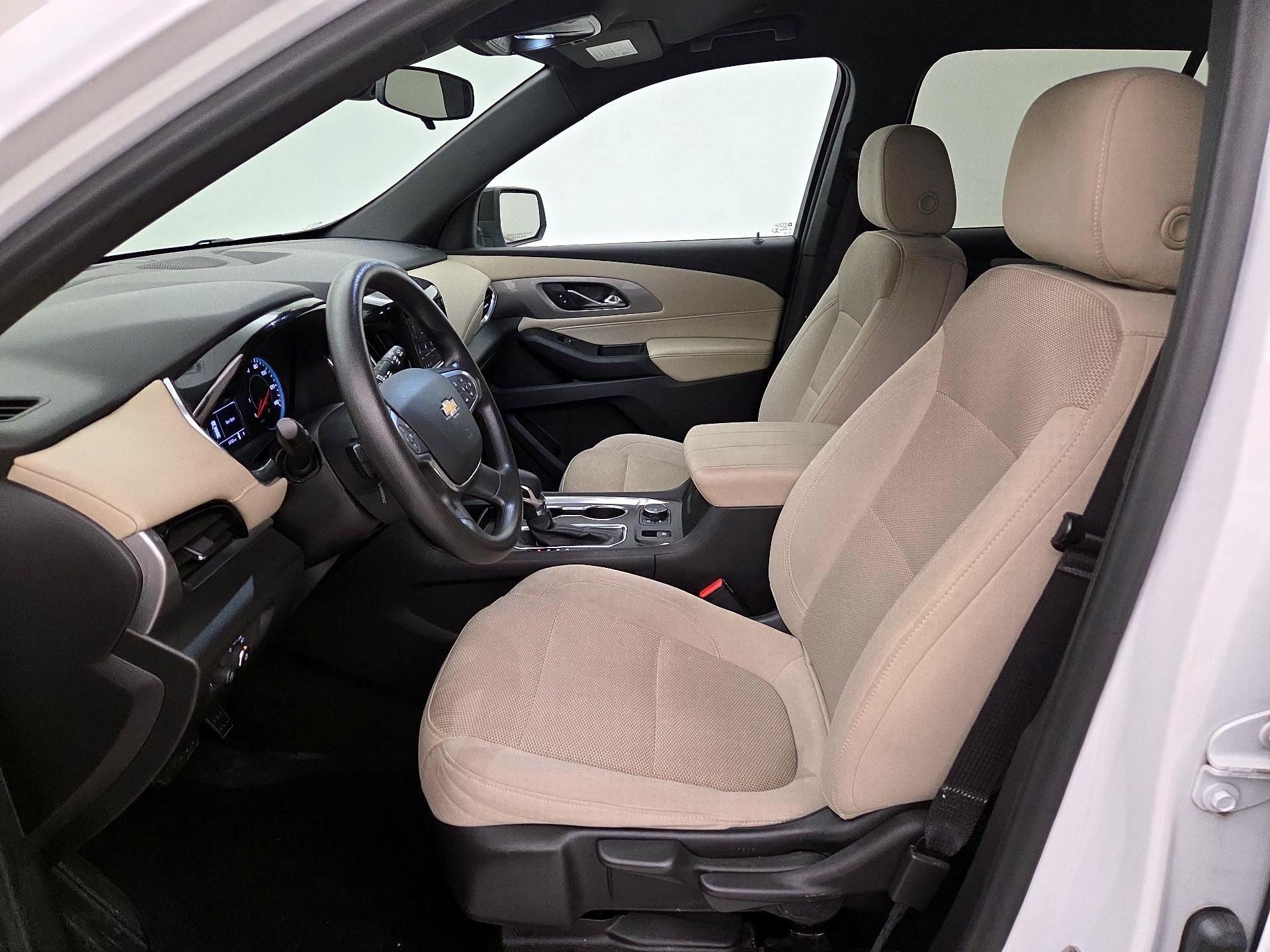 Thumbnail: 2022 Chevrolet Traverse - 11