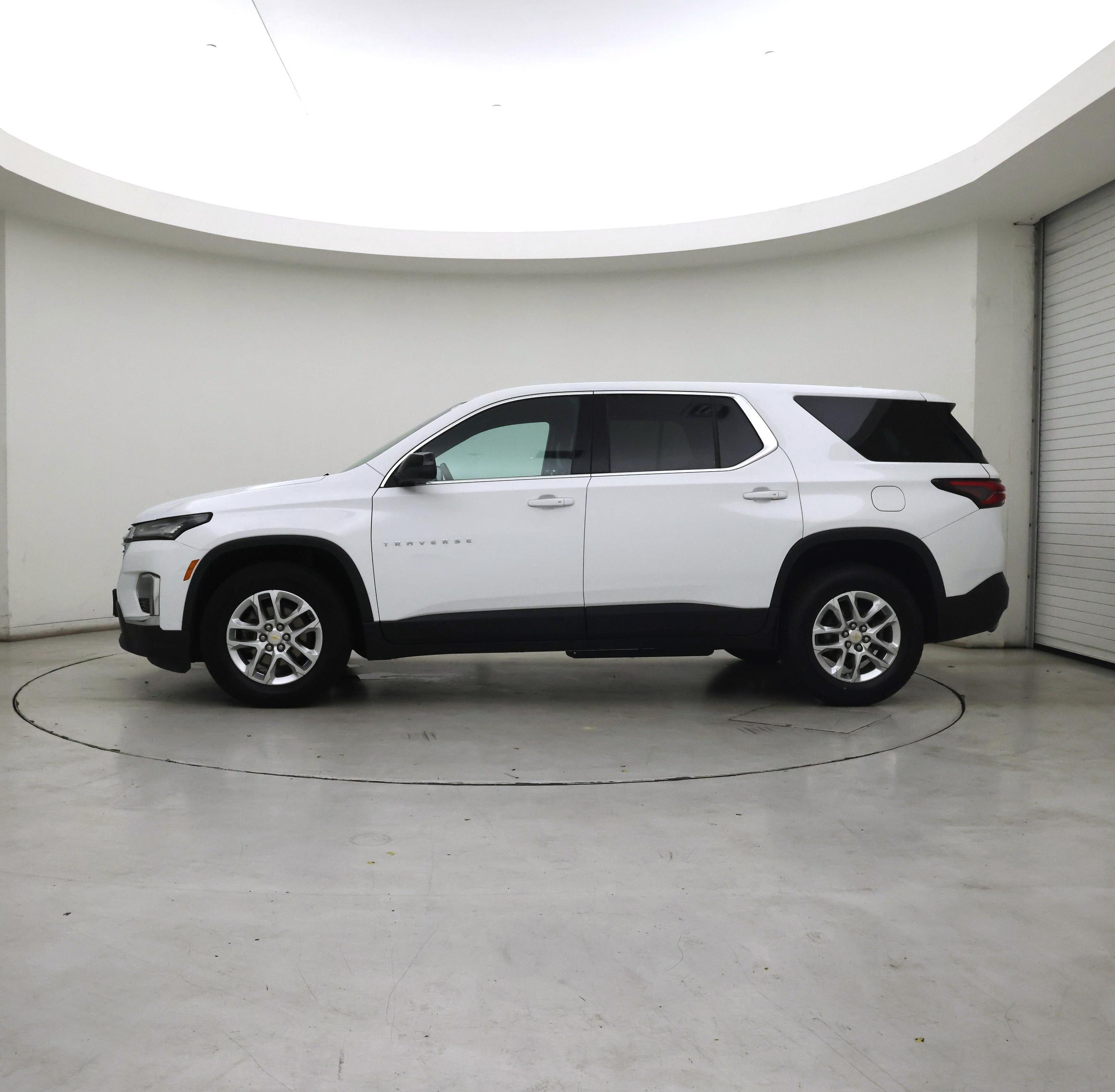Thumbnail: 2022 Chevrolet Traverse - 3