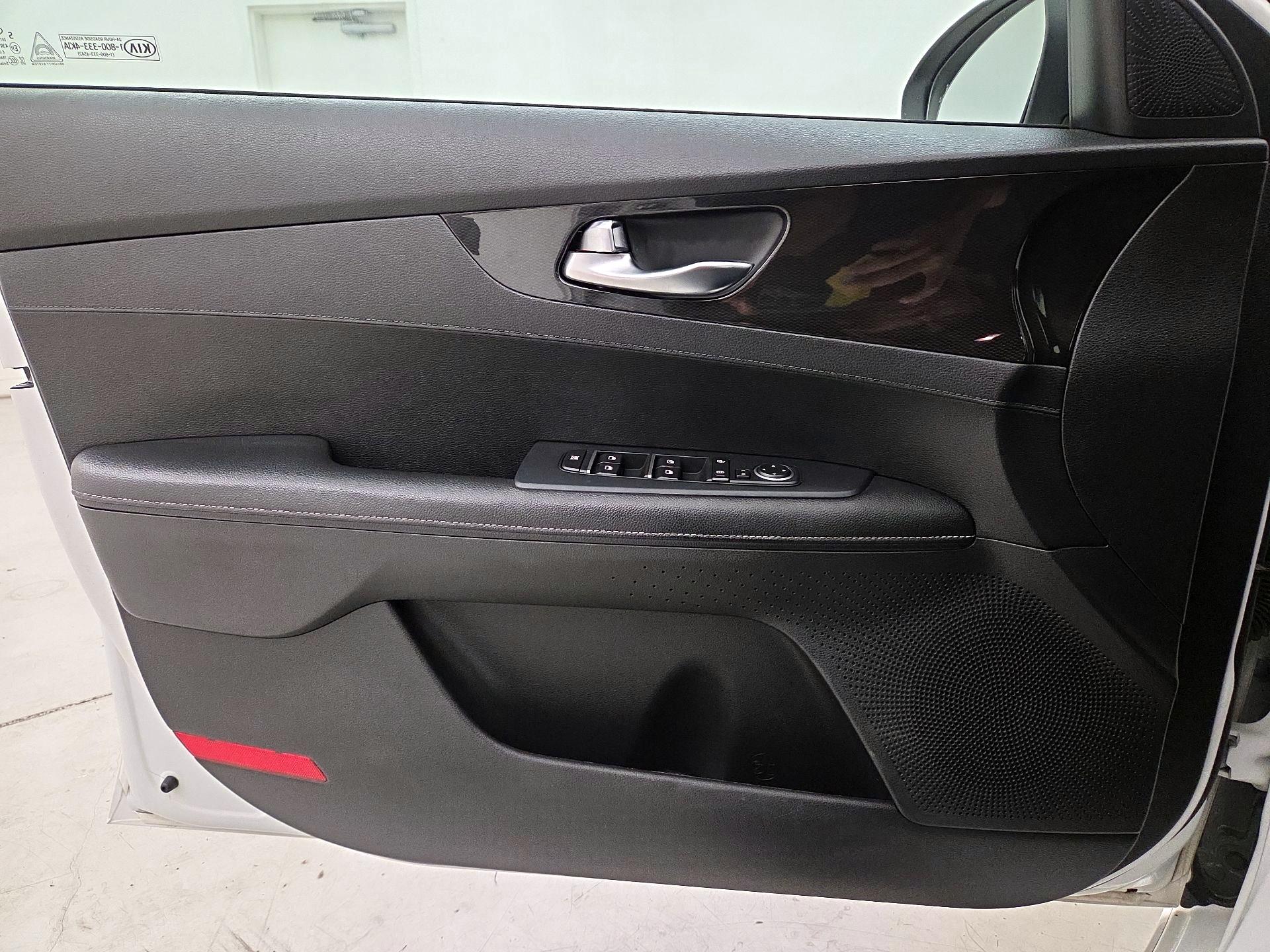 Thumbnail: 2021 Kia Forte - 12