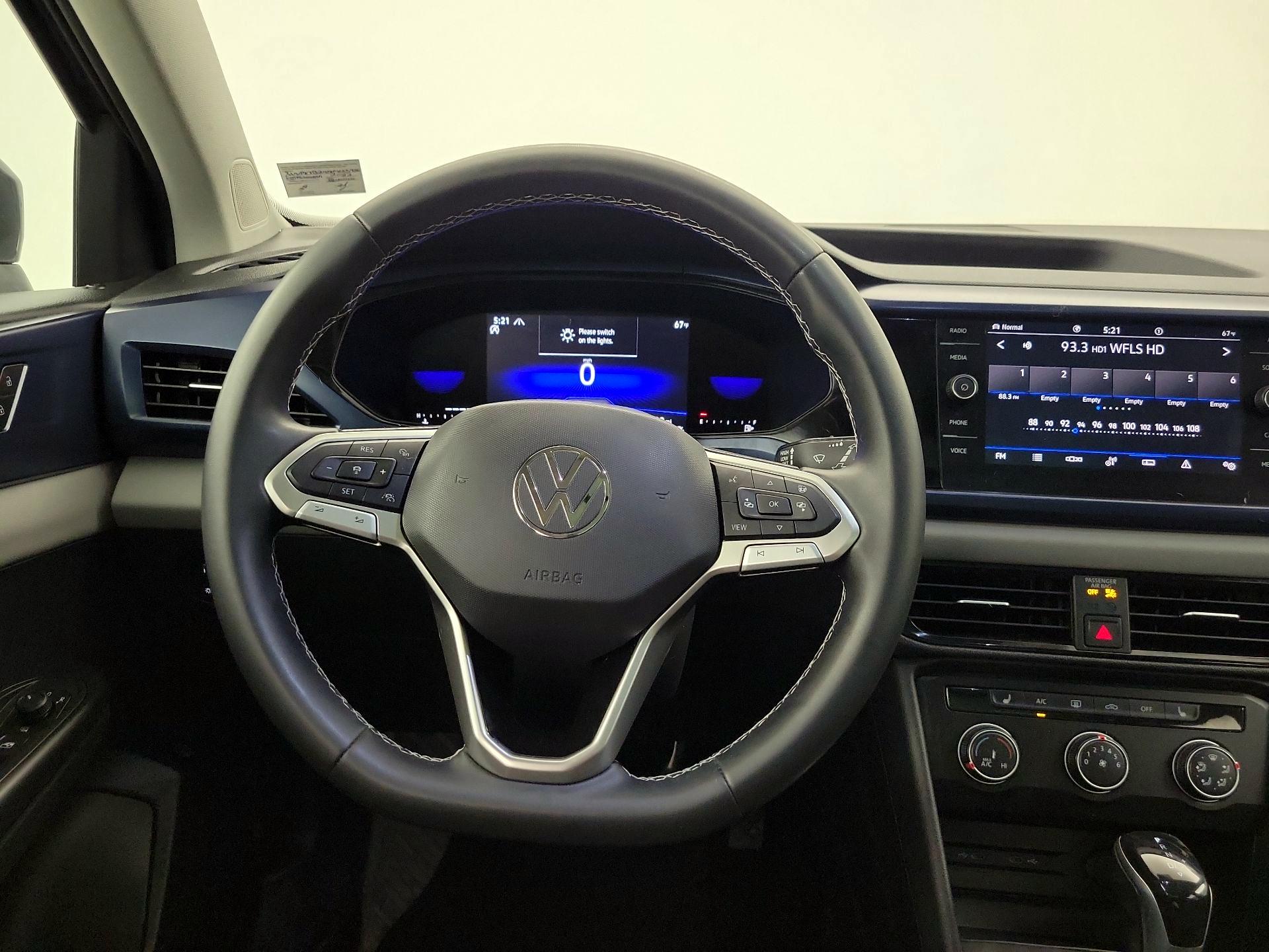 Thumbnail: 2022 Volkswagen Taos - 10