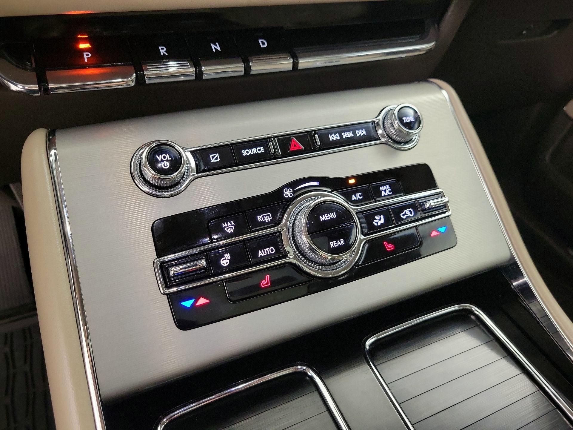 Thumbnail: 2022 Lincoln Aviator - 17