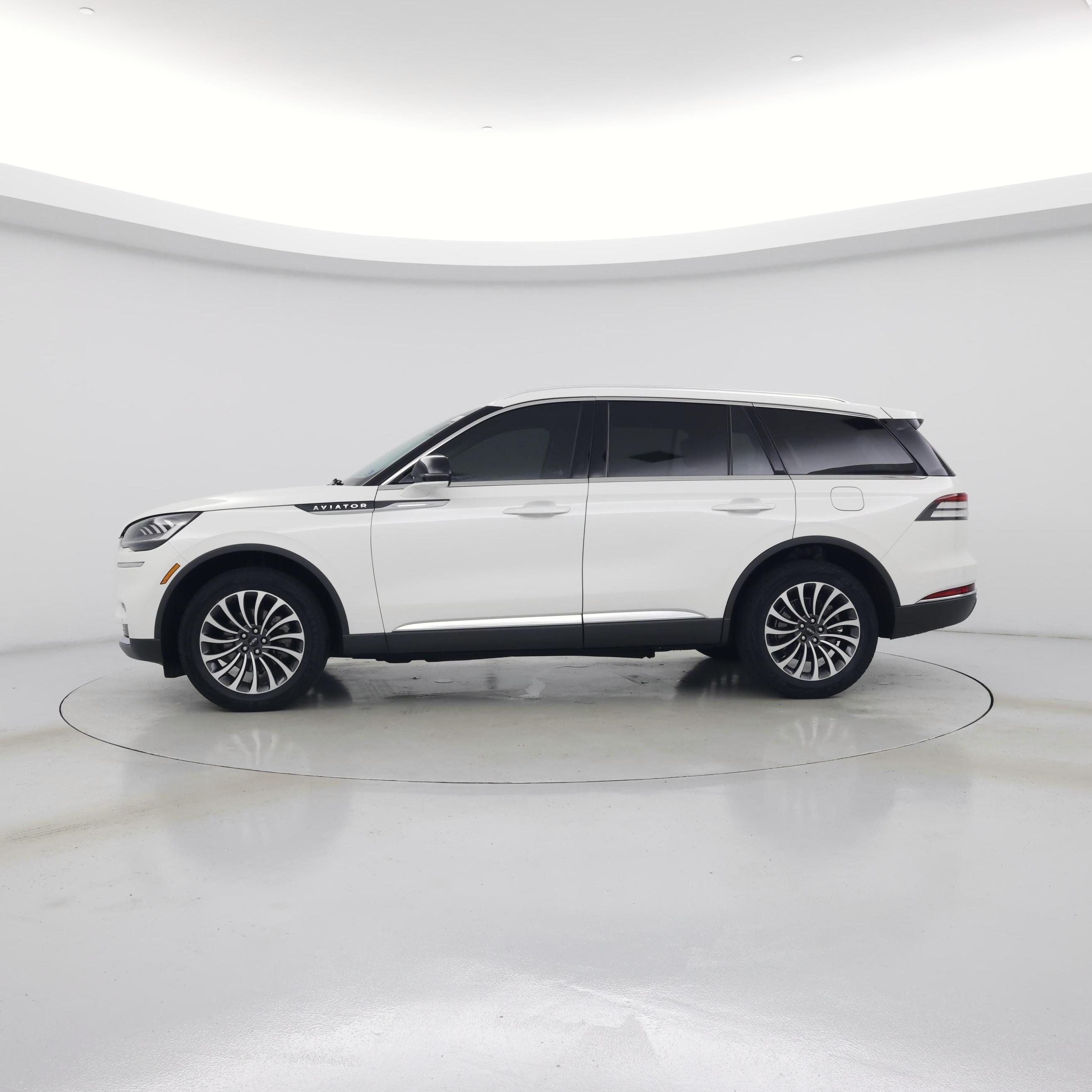 Thumbnail: 2022 Lincoln Aviator - 3