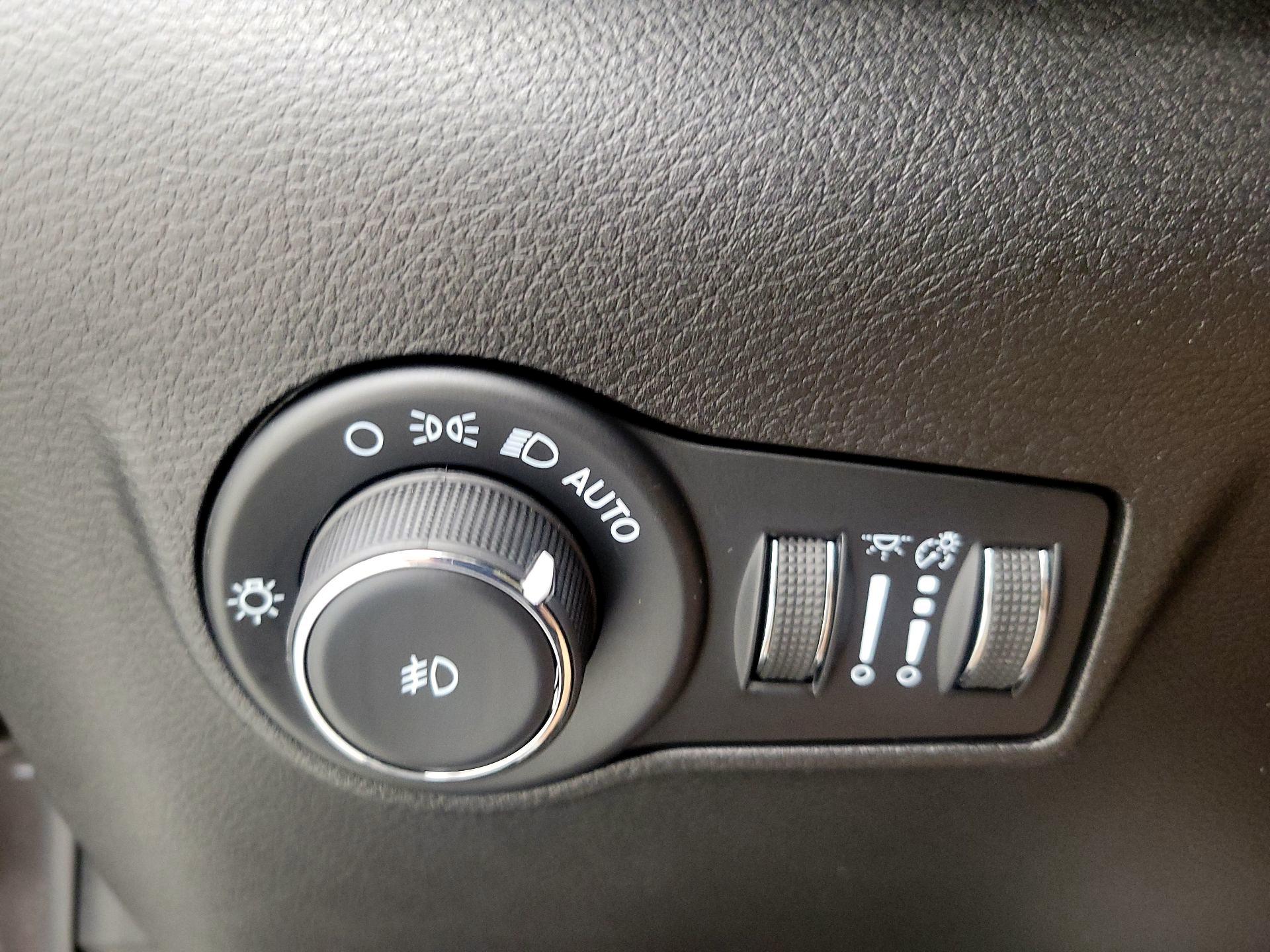 Thumbnail: 2022 Jeep Compass - 13