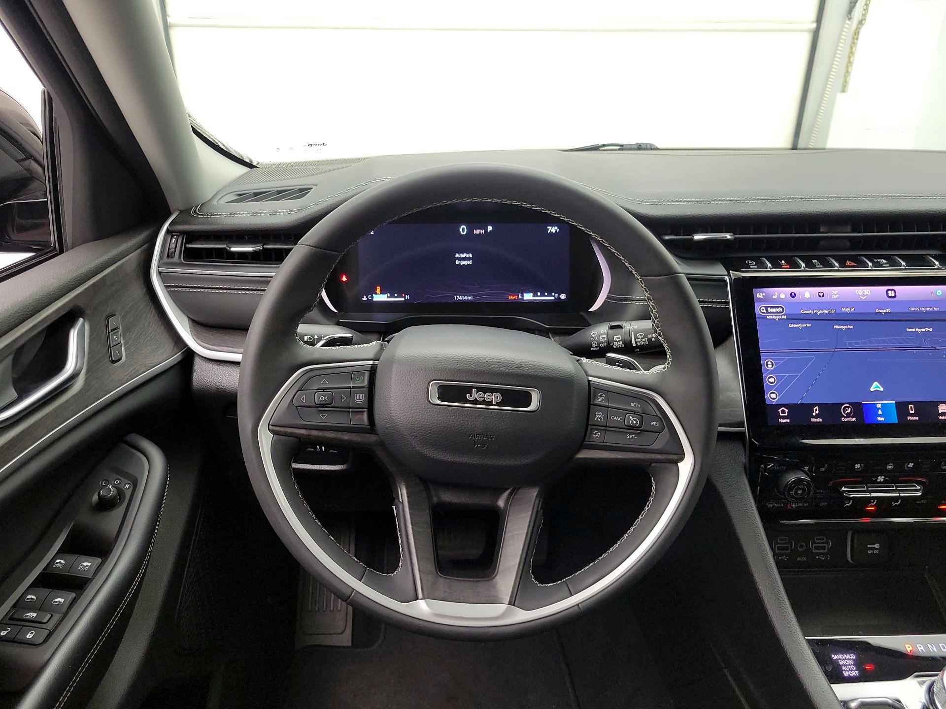 Thumbnail: 2023 Jeep Grand Cherokee - 10