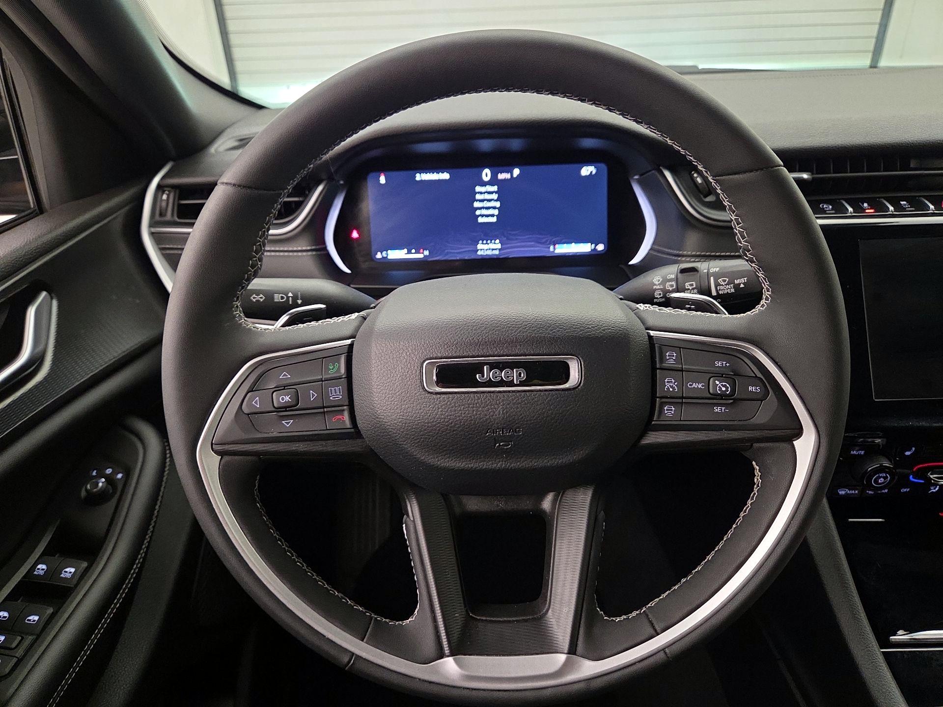 Thumbnail: 2023 Jeep Grand Cherokee - 10